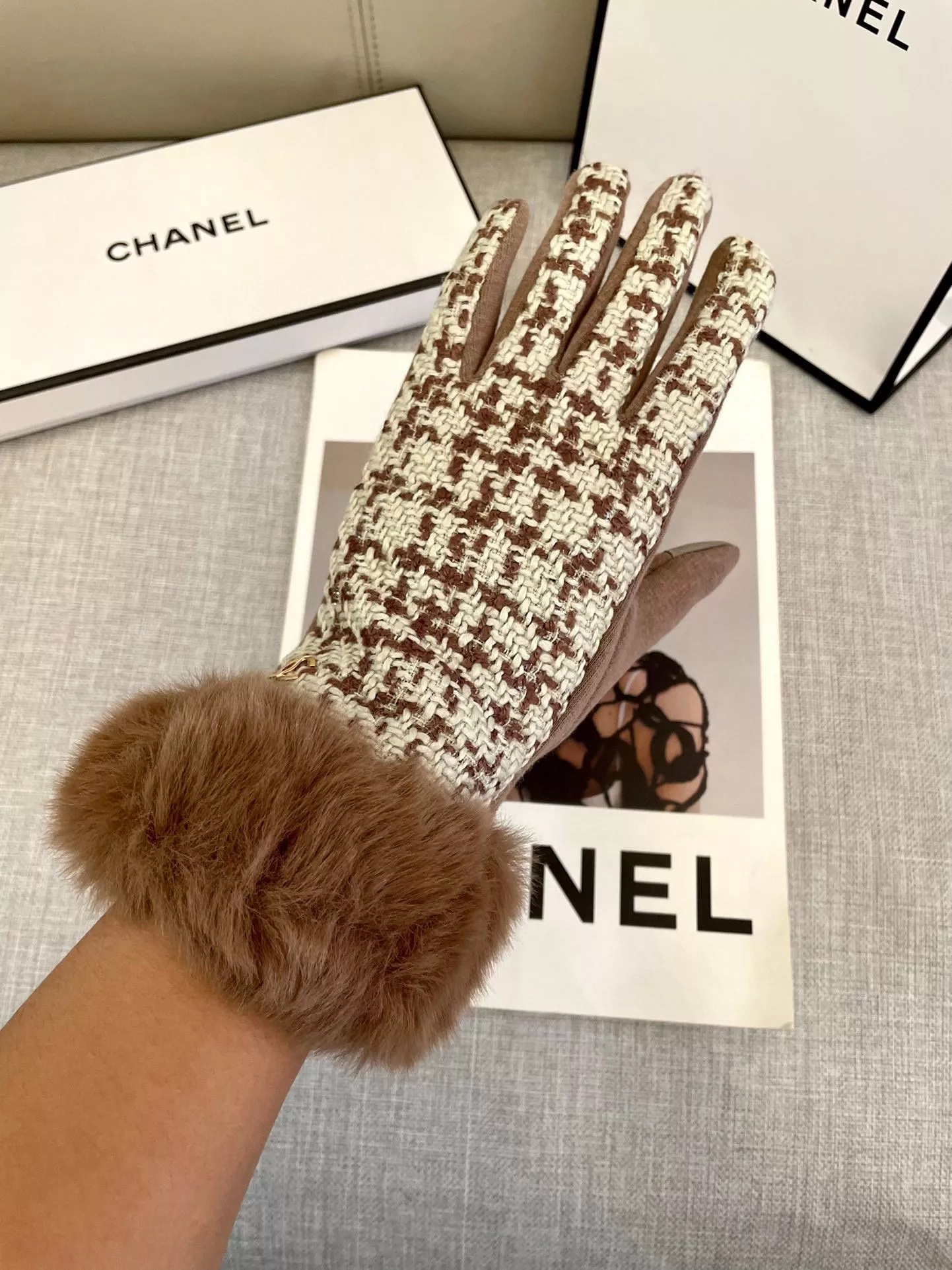 Bold 7042 Chanel Gloves For Women