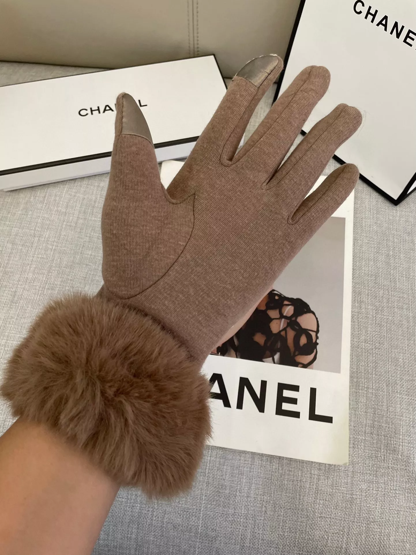 Bold 7042 Chanel Gloves For Women