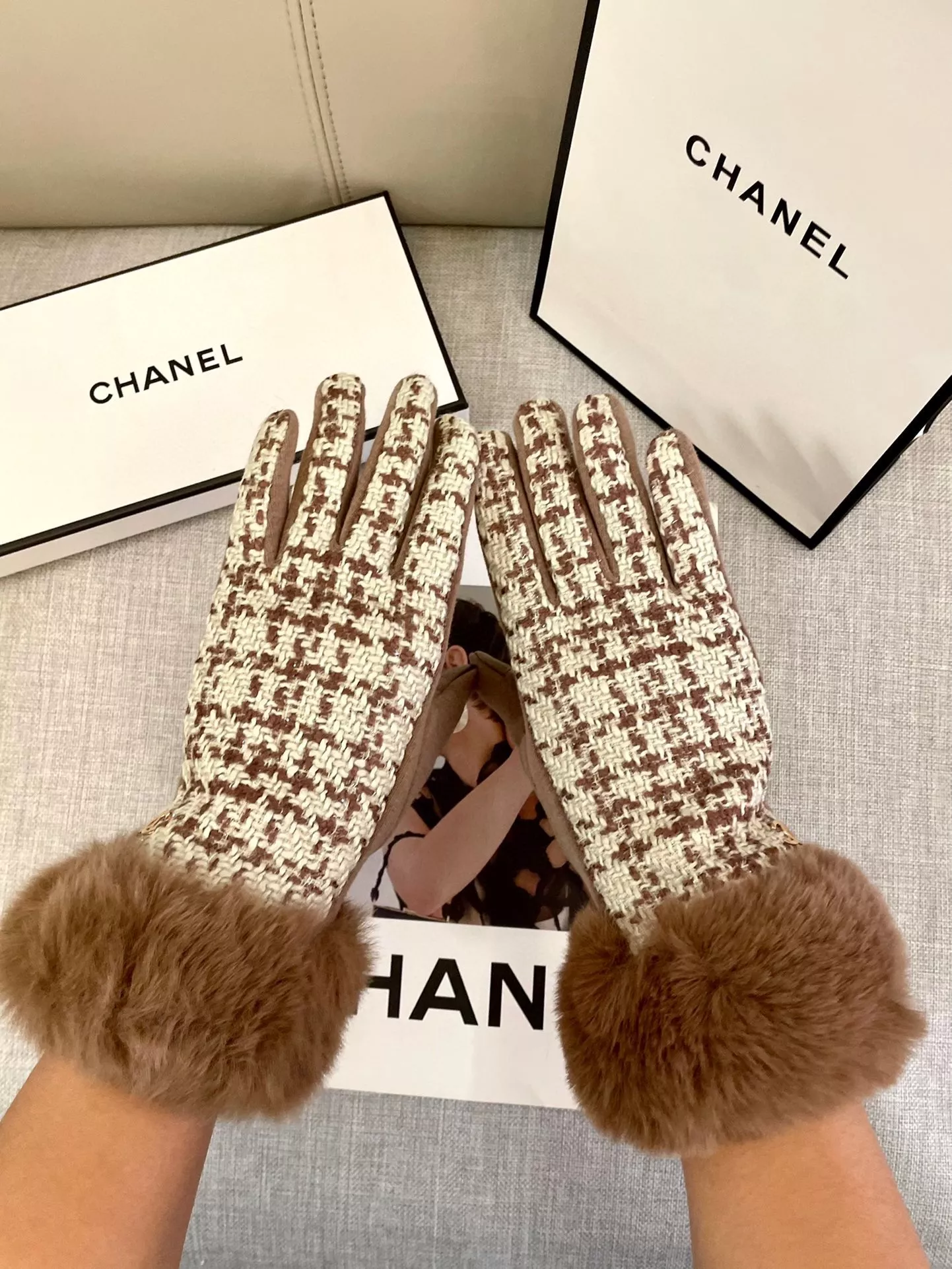 Bold 7042 Chanel Gloves For Women