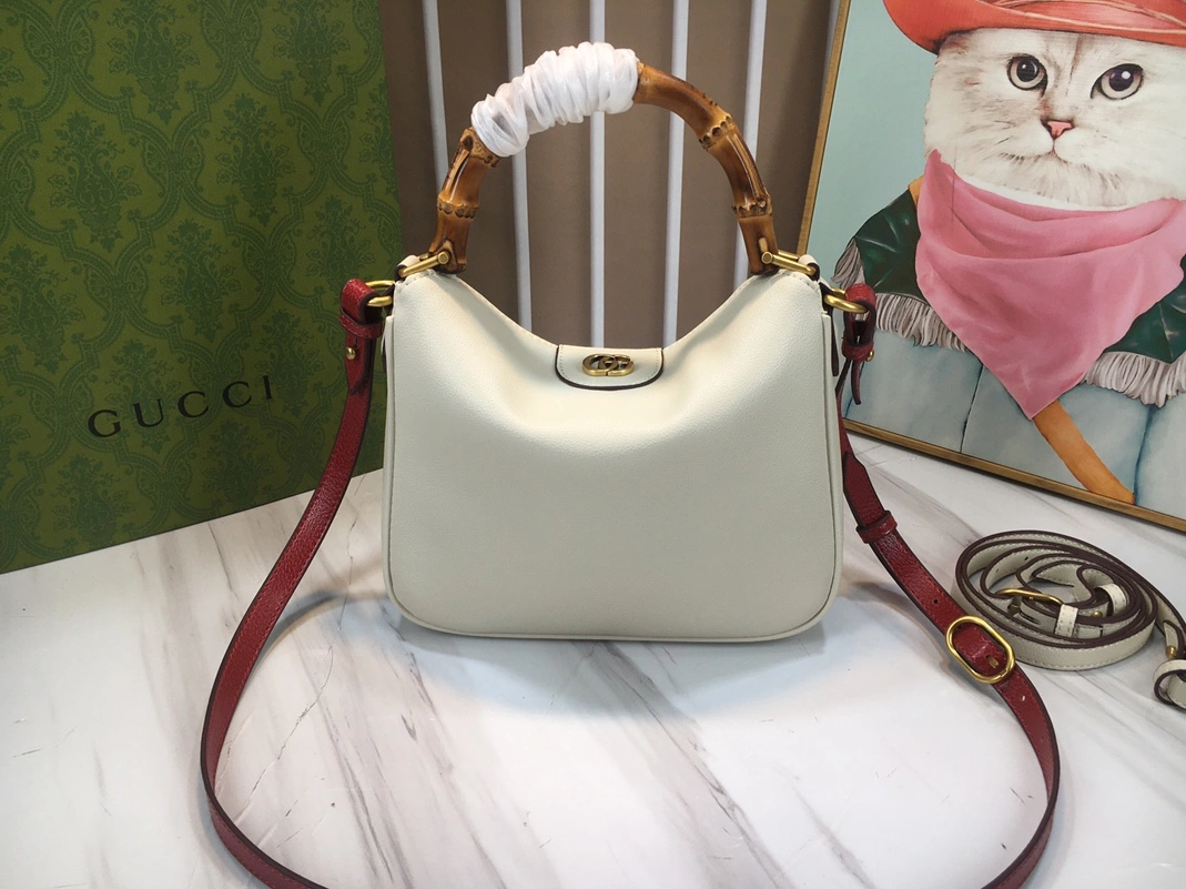 Bold 7117 Gucci AAA Quality Messenger Bags For Women