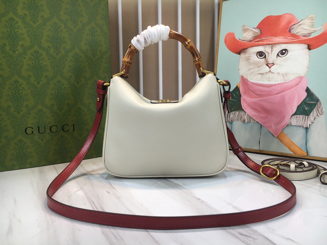 Bold 7117 Gucci AAA Quality Messenger Bags For Women