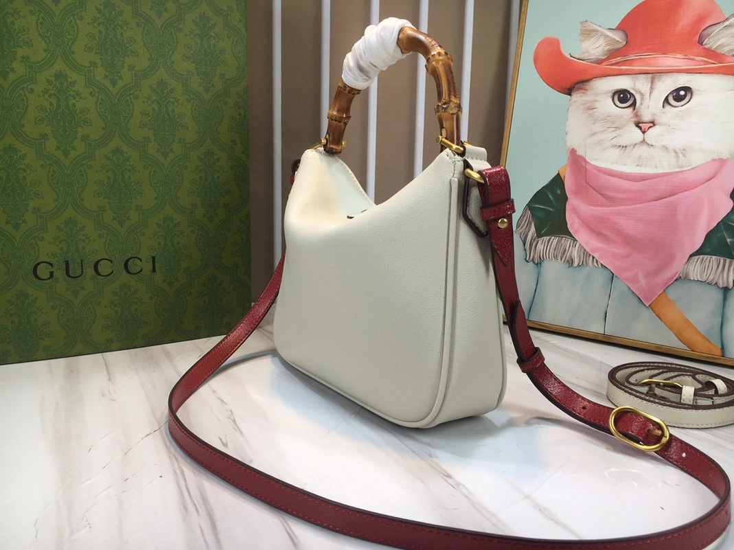 Bold 7117 Gucci AAA Quality Messenger Bags For Women