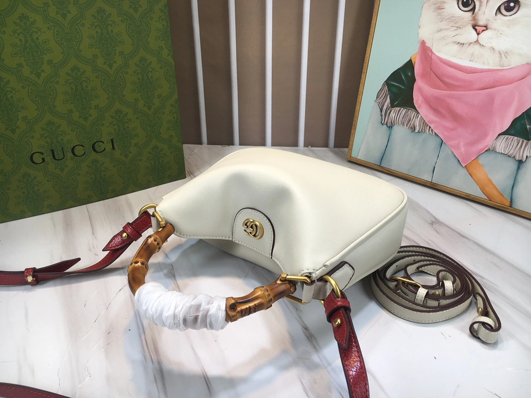 Bold 7117 Gucci AAA Quality Messenger Bags For Women