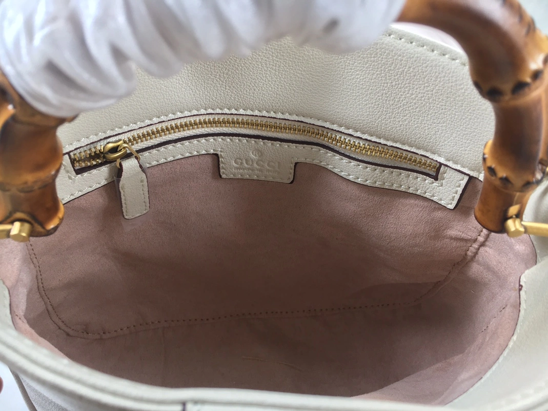 Bold 7117 Gucci AAA Quality Messenger Bags For Women