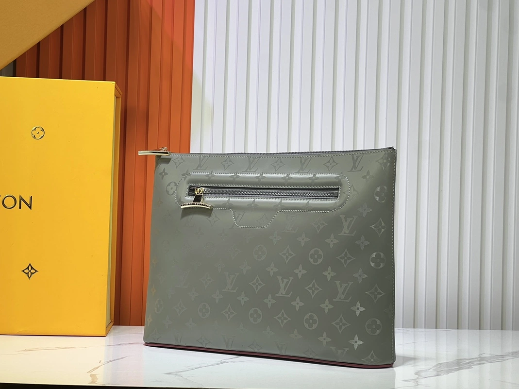 Bold 7173 Louis Vuitton AAA Quality Wallets