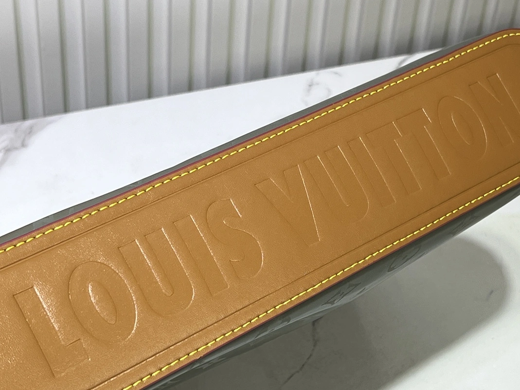 Bold 7173 Louis Vuitton AAA Quality Wallets