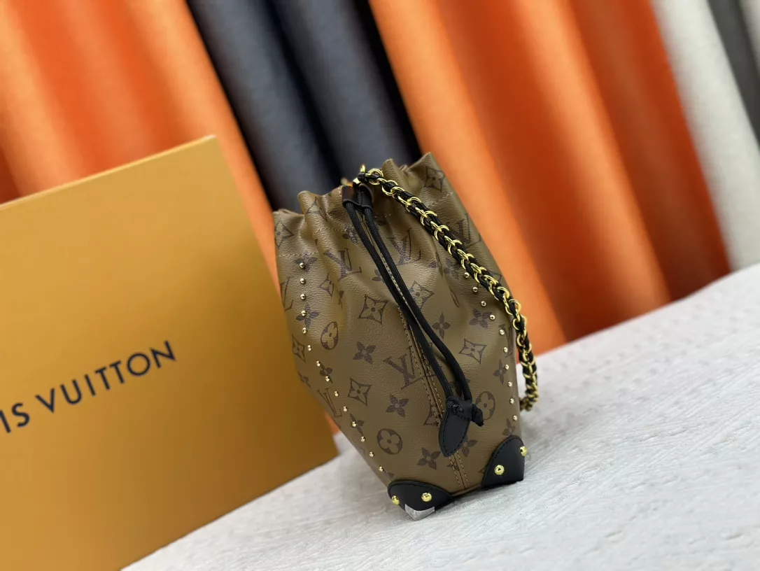 Bold 7407 Louis Vuitton AAA Quality Shoulder Bags For Women