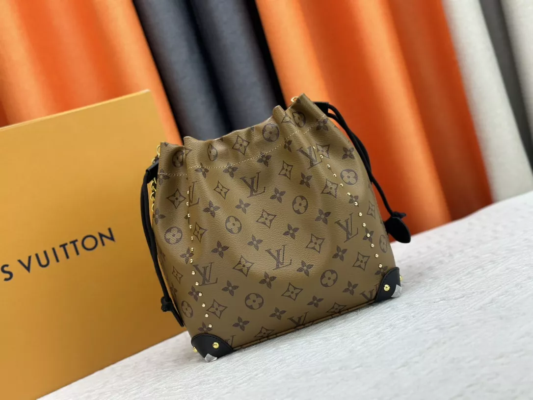 Bold 7407 Louis Vuitton AAA Quality Shoulder Bags For Women
