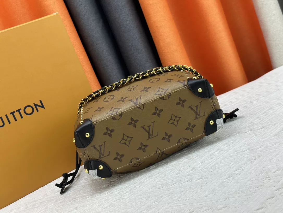 Bold 7407 Louis Vuitton AAA Quality Shoulder Bags For Women
