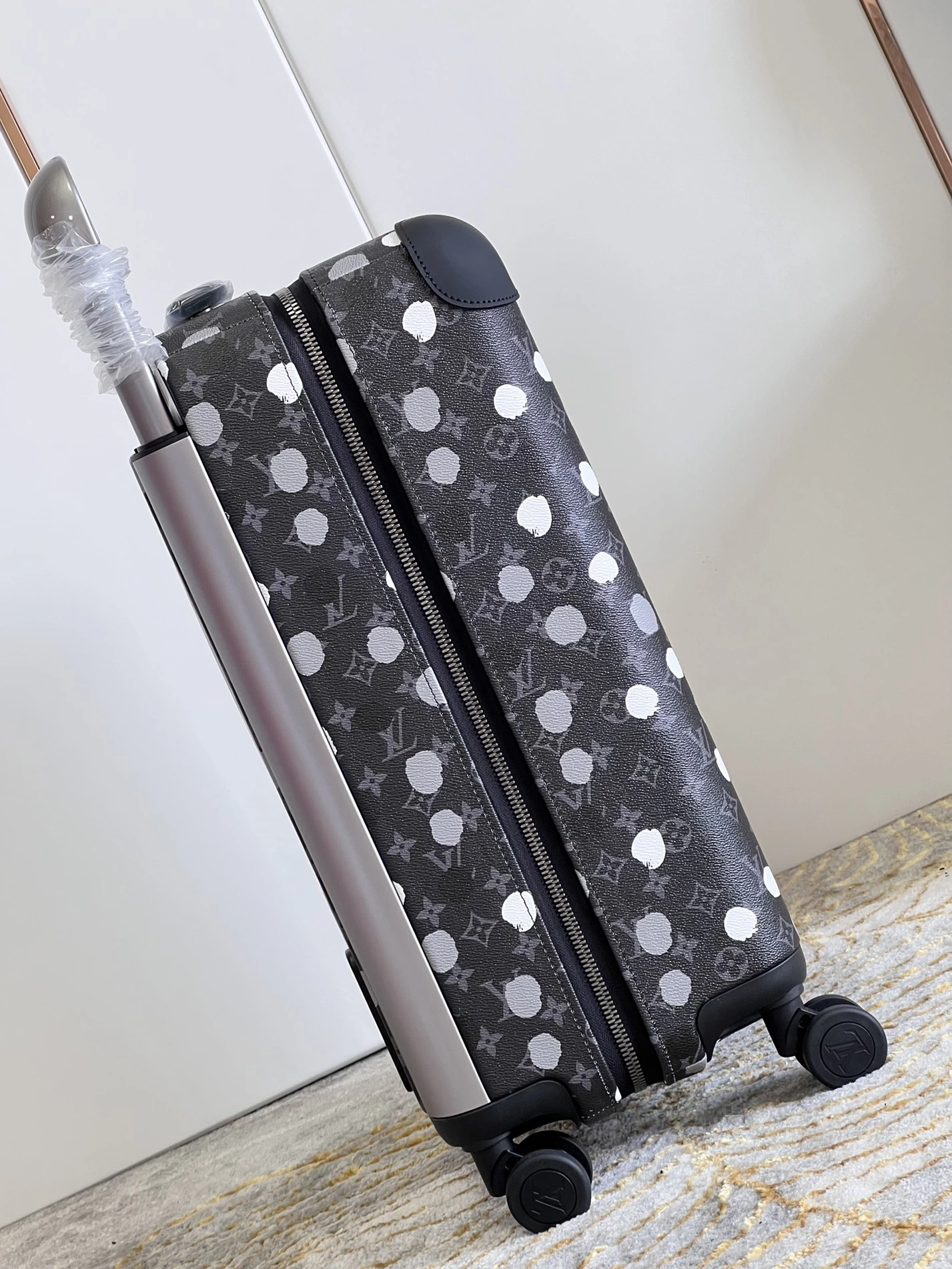 Bold 761 Louis Vuitton Luggage