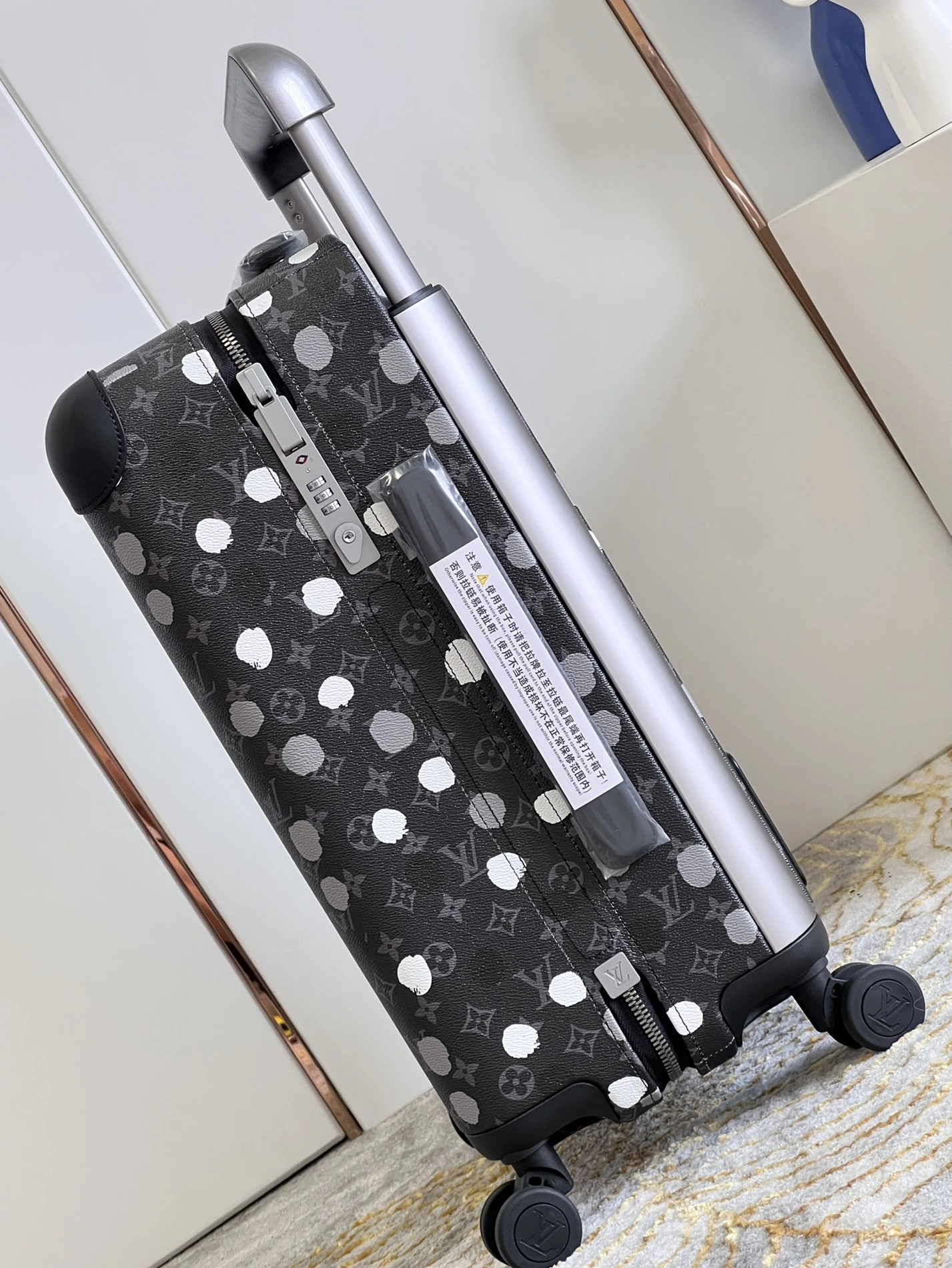 Bold 761 Louis Vuitton Luggage