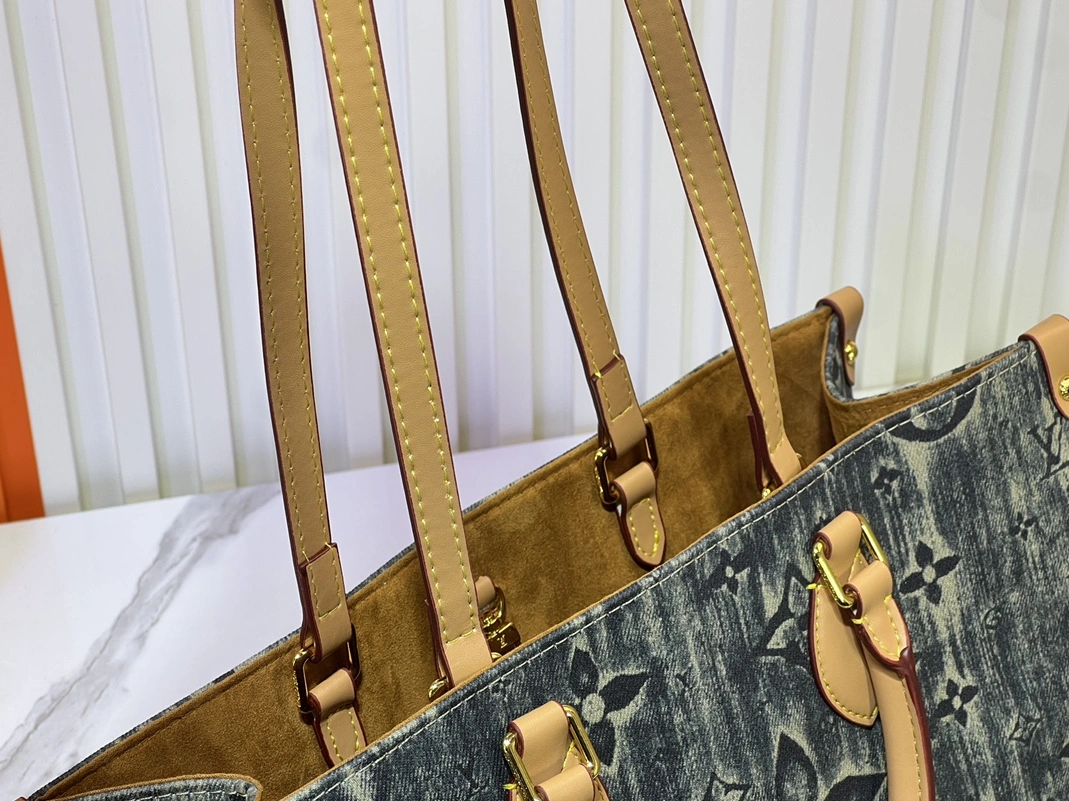 Bold 7986 Louis Vuitton AAA Quality Handbags For Women