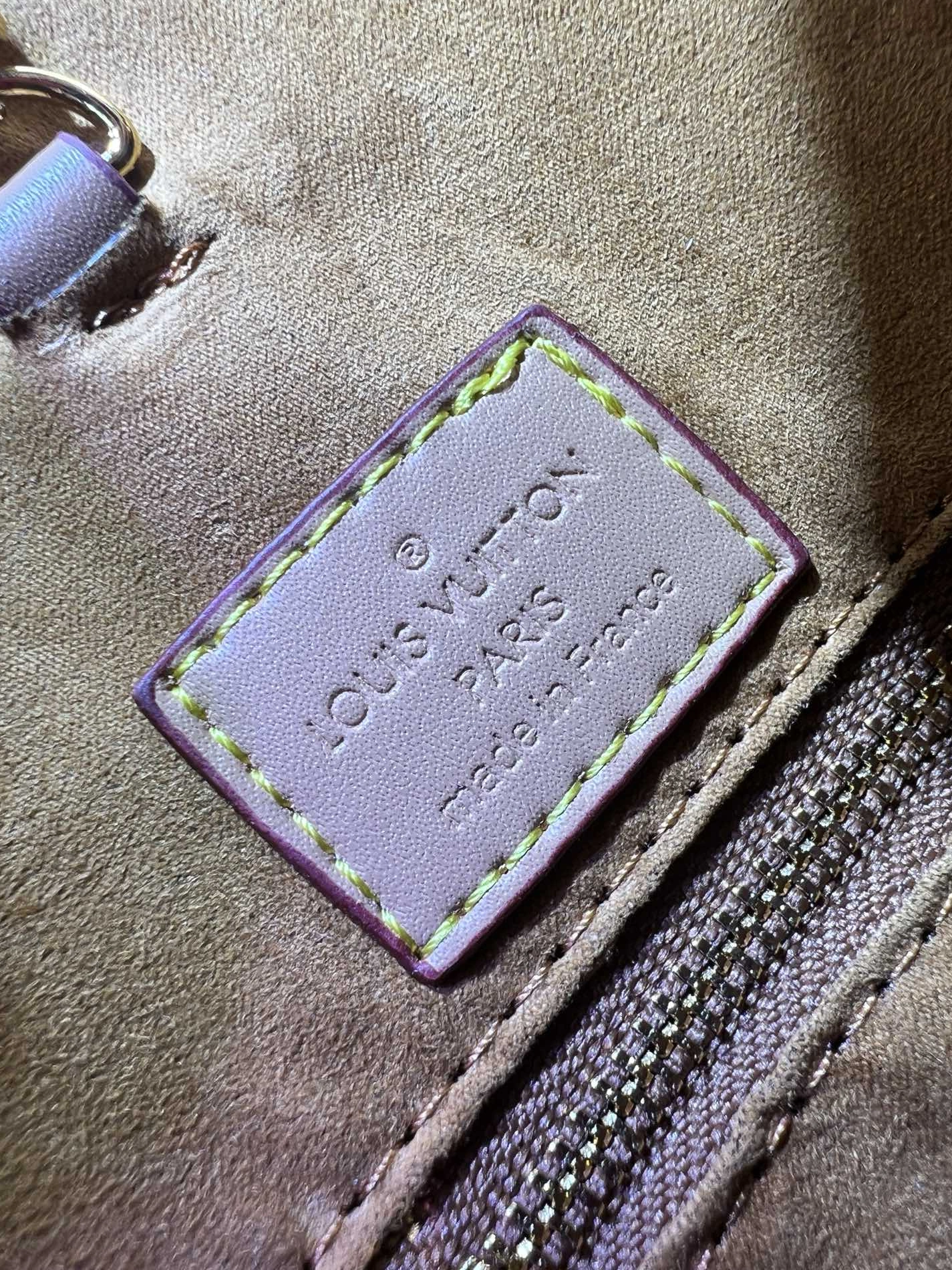 Bold 7986 Louis Vuitton AAA Quality Handbags For Women
