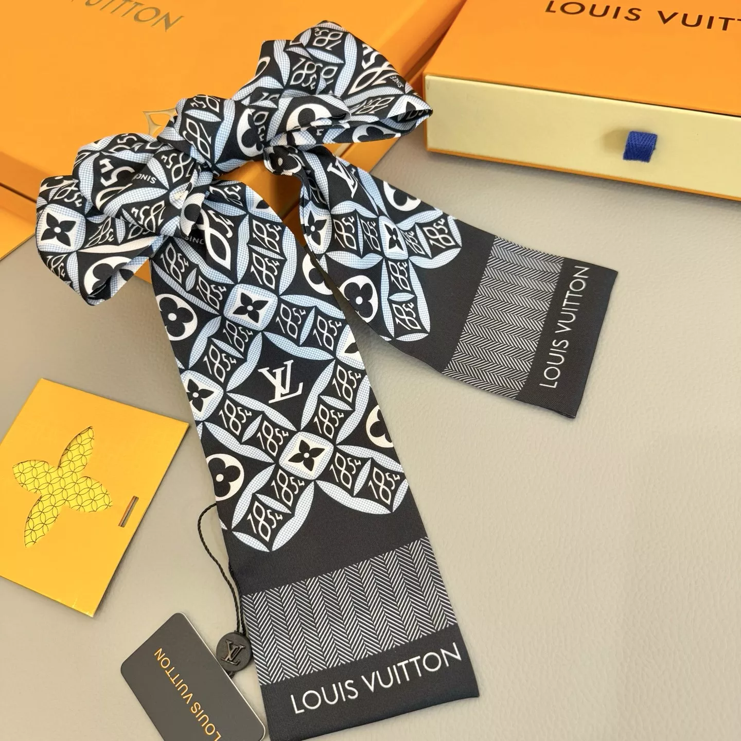 Bold 8038 Louis Vuitton Silk Scarf