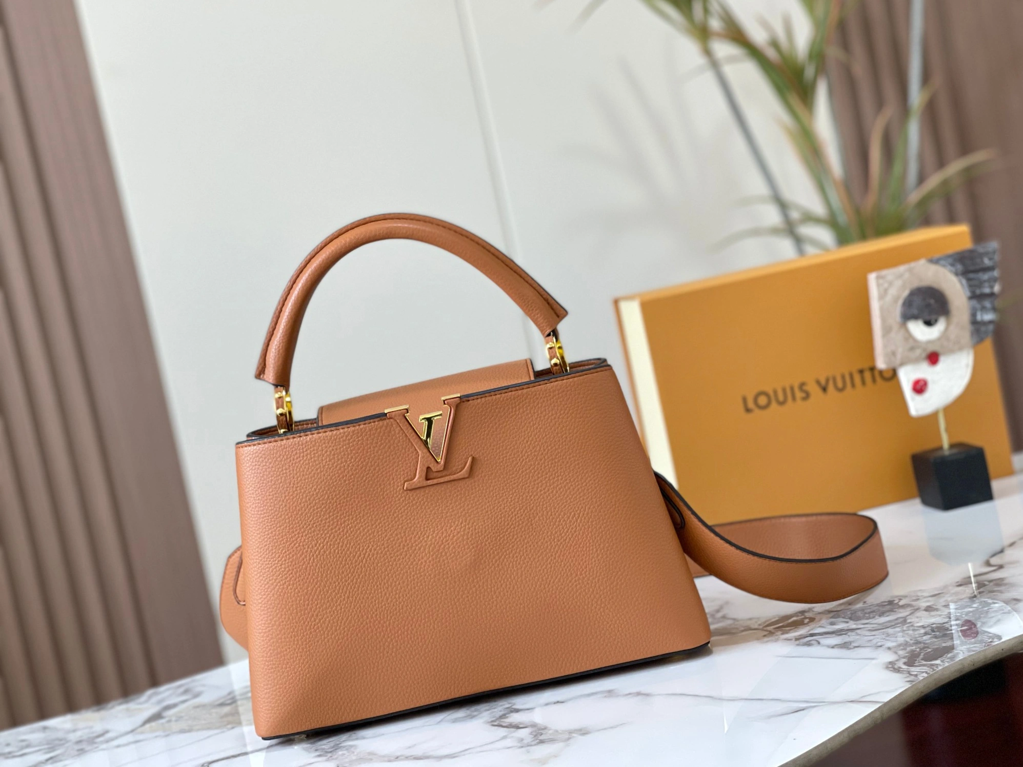 Bold 8266 Louis Vuitton AAA Quality Messenger Bags For Women