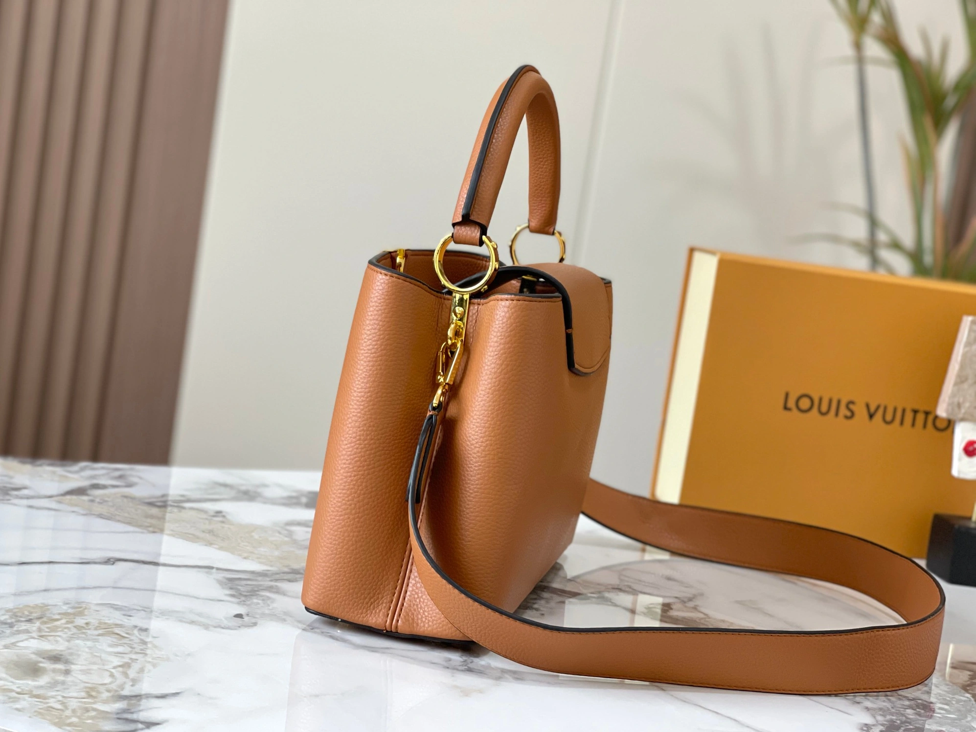 Bold 8266 Louis Vuitton AAA Quality Messenger Bags For Women