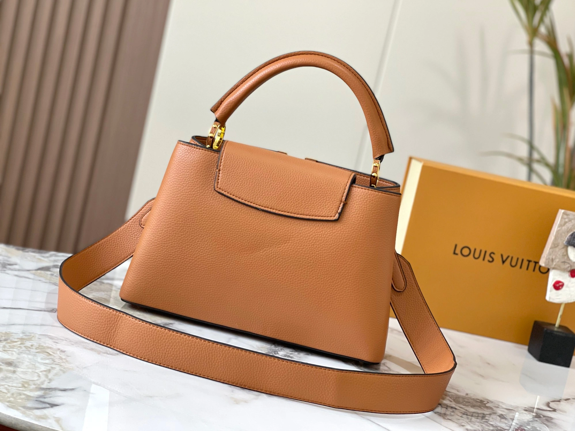 Bold 8266 Louis Vuitton AAA Quality Messenger Bags For Women