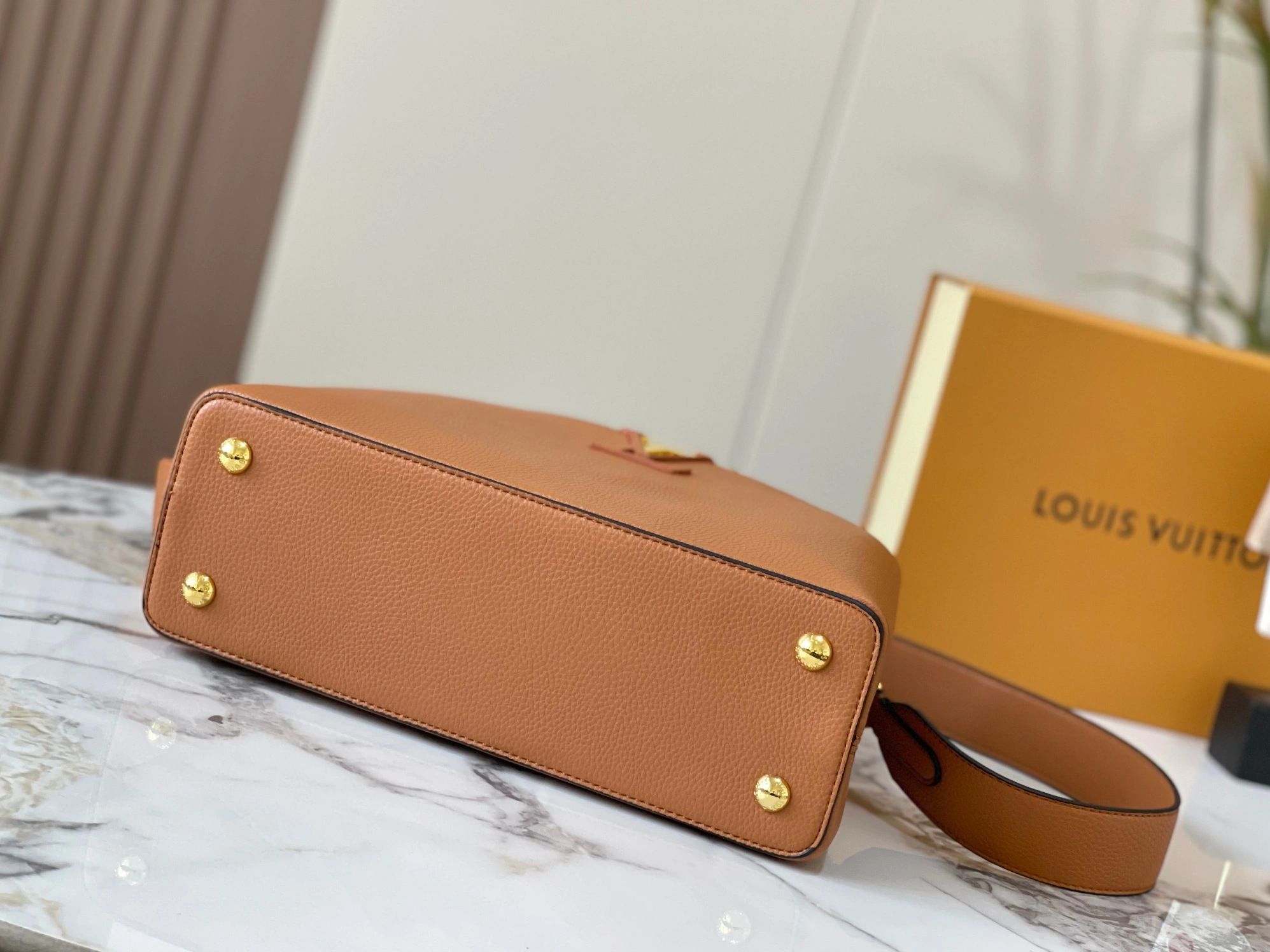 Bold 8266 Louis Vuitton AAA Quality Messenger Bags For Women