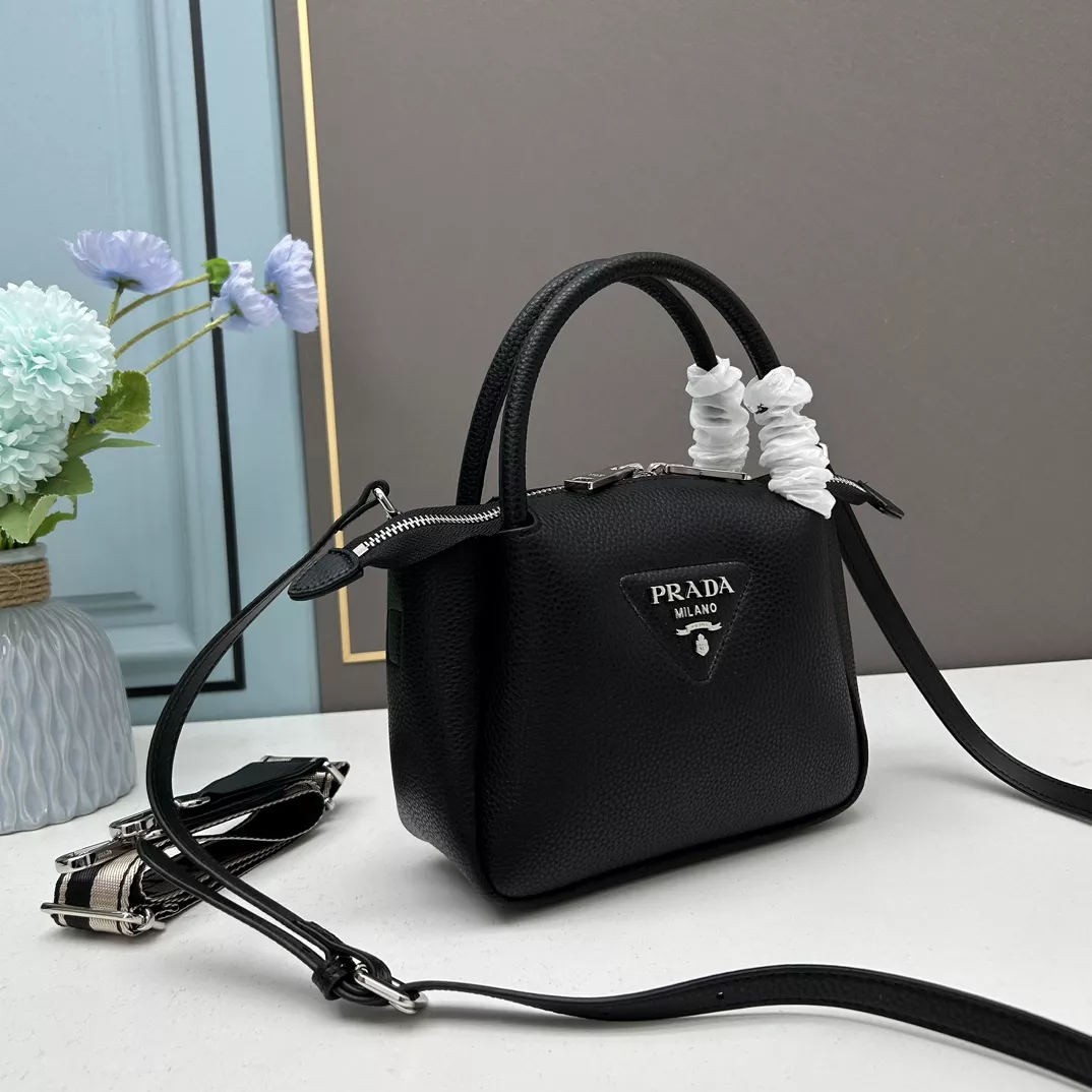 Bold 8408 Prada AAA Quality Handbags For Women