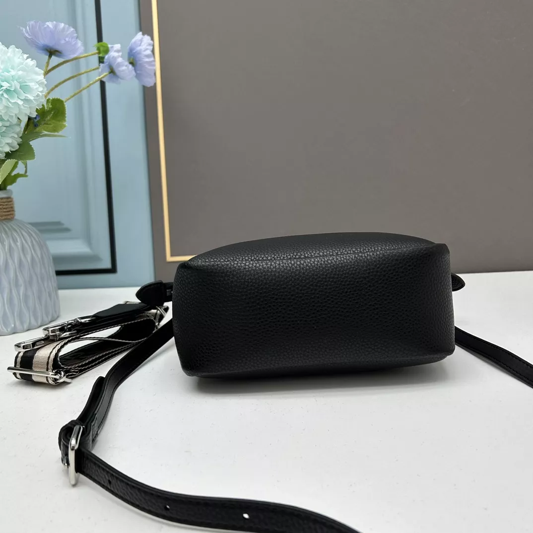 Bold 8408 Prada AAA Quality Handbags For Women