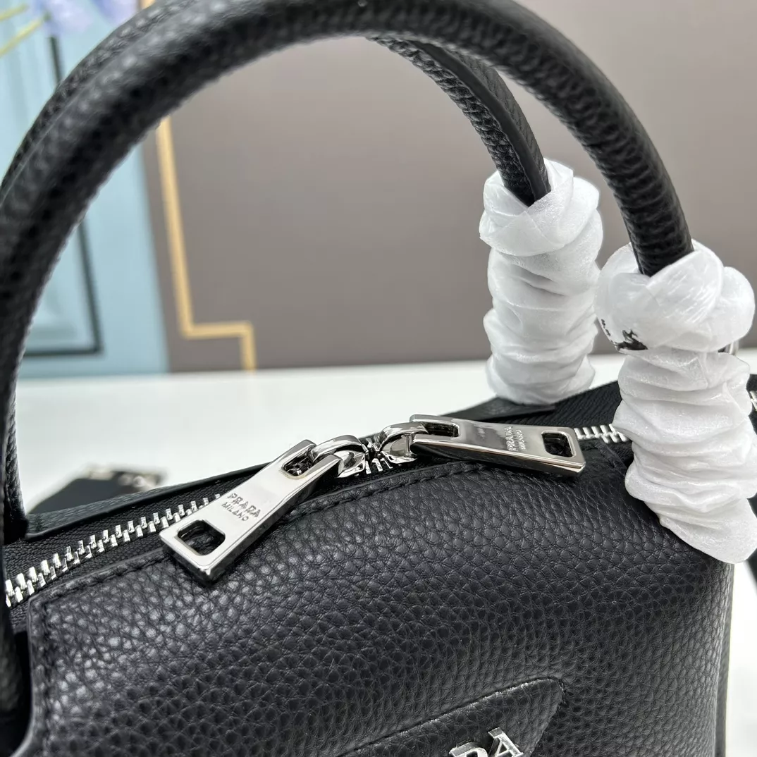Bold 8408 Prada AAA Quality Handbags For Women