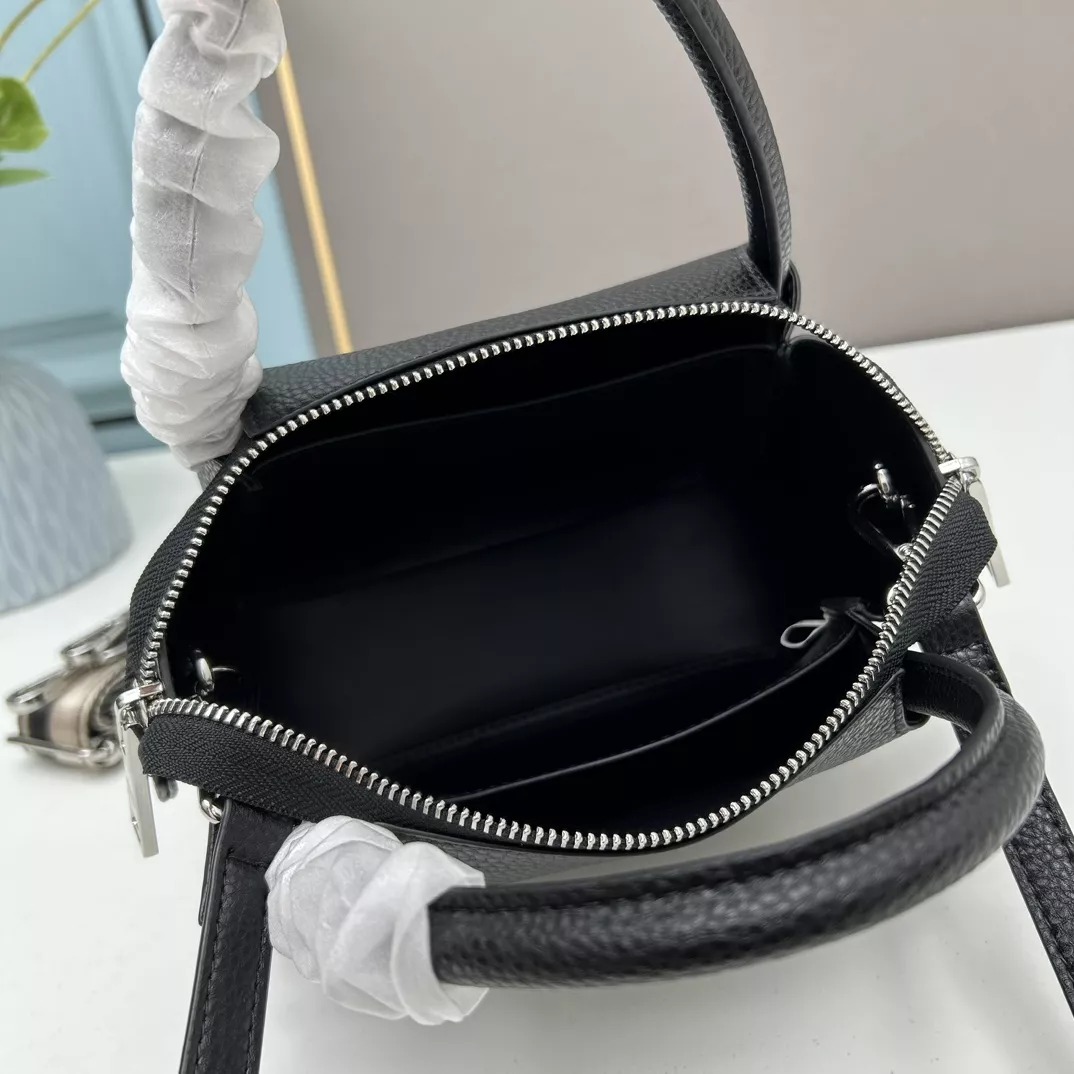 Bold 8408 Prada AAA Quality Handbags For Women