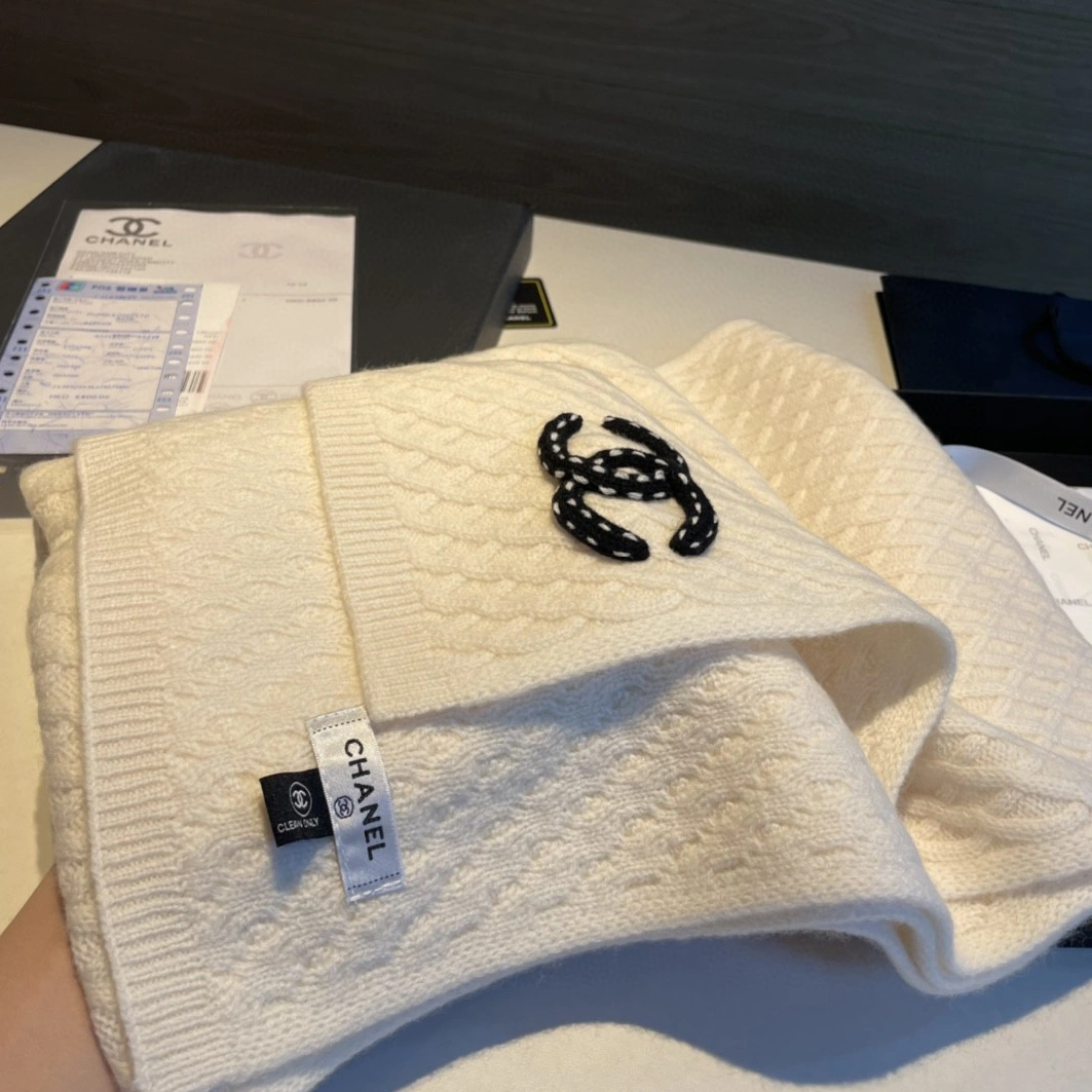 Bold 8438 Chanel Scarves
