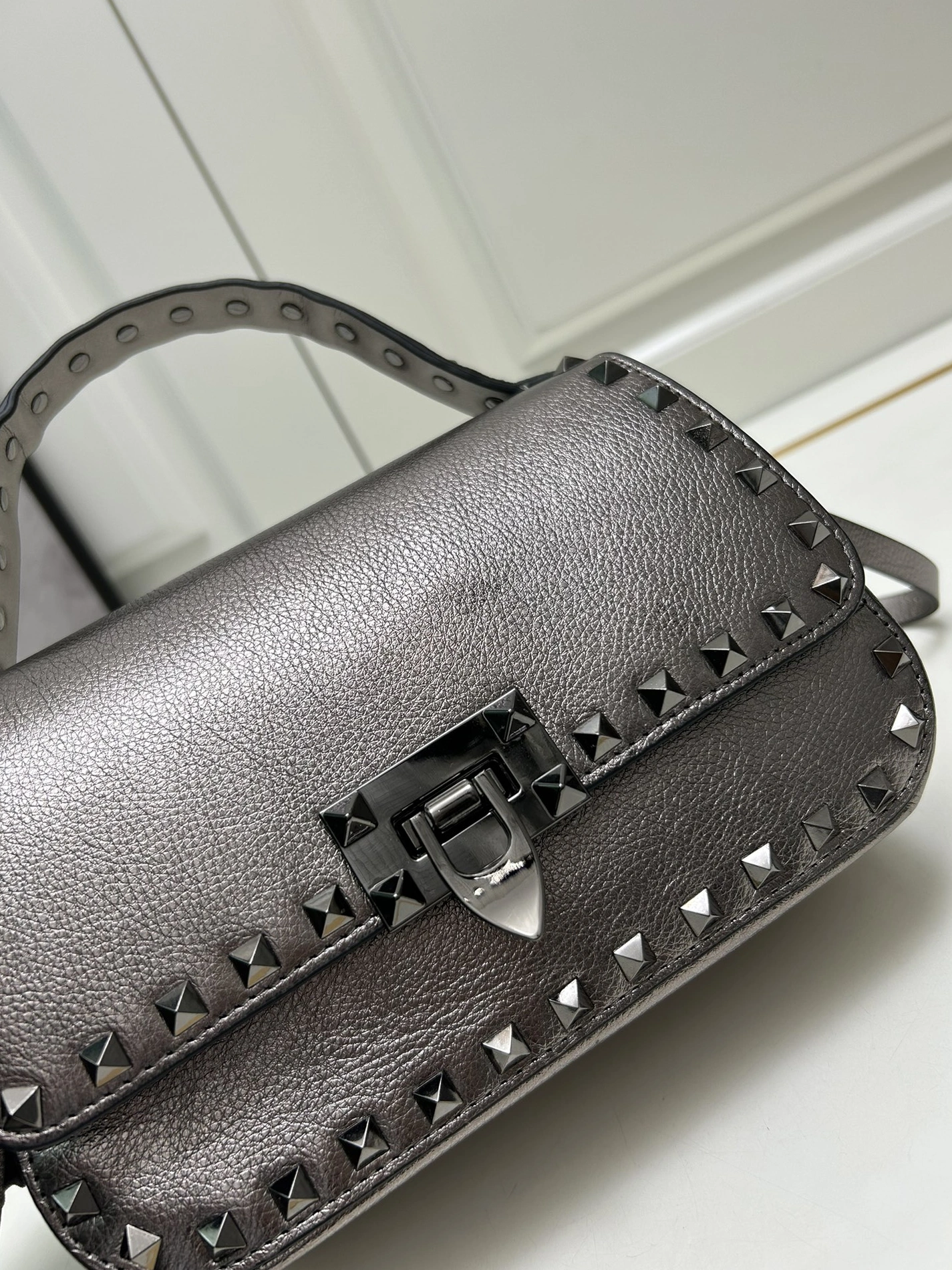 Bold 8449 Valentino AAA Quality Messenger Bags For Women