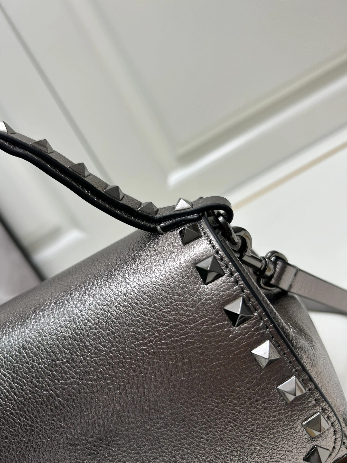 Bold 8449 Valentino AAA Quality Messenger Bags For Women