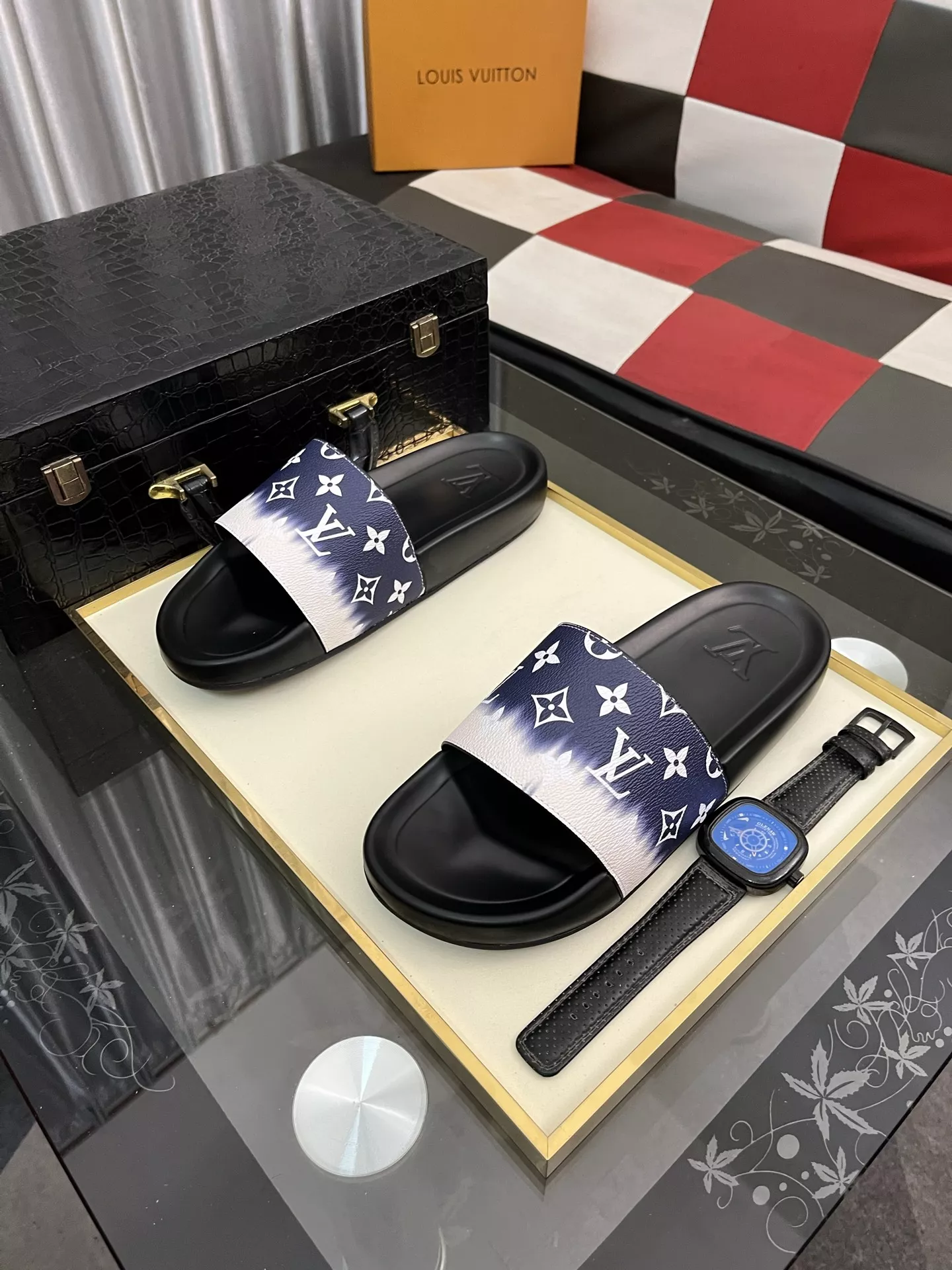 Bold 853 Louis Vuitton Slippers For Men