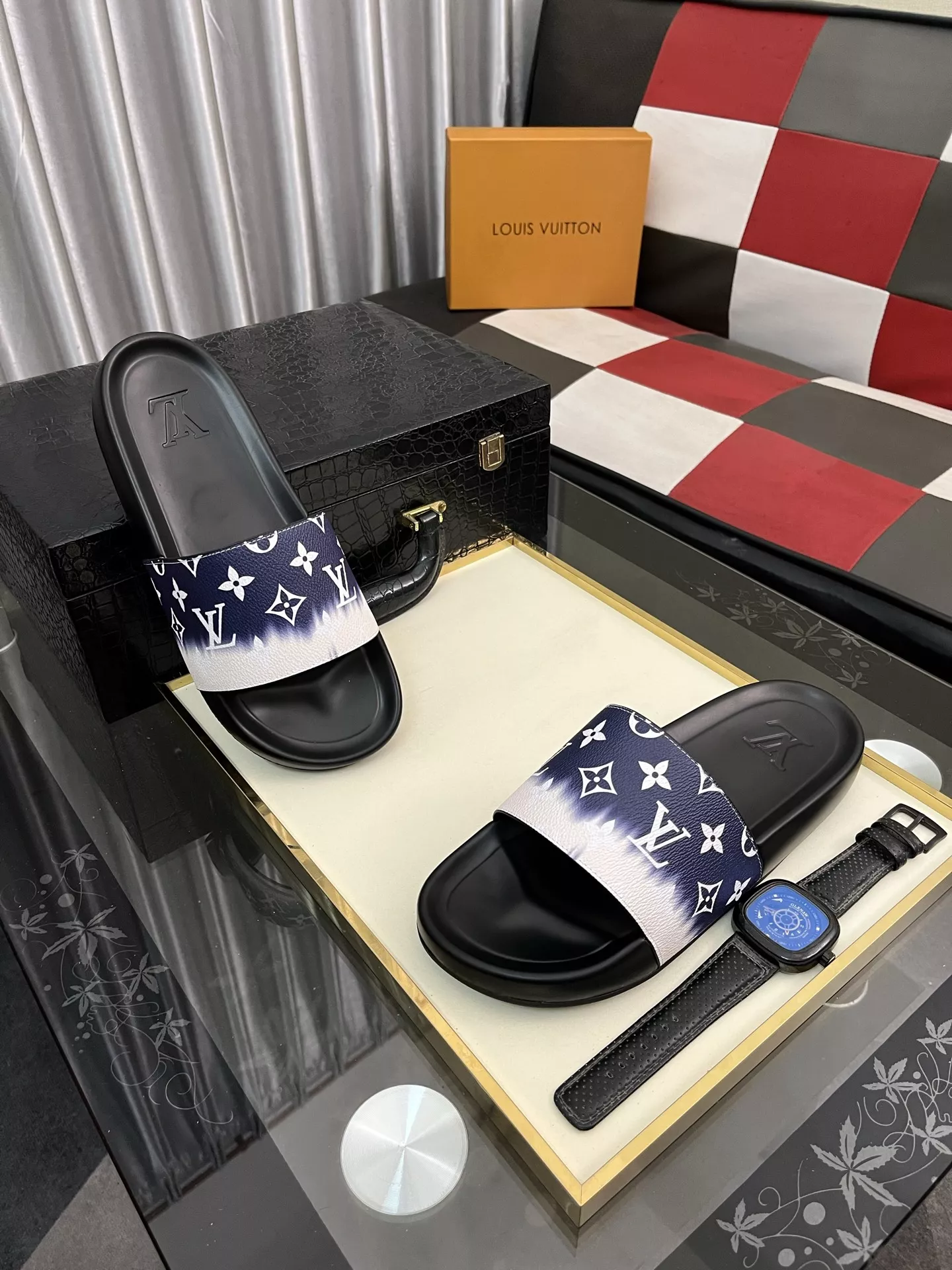 Bold 853 Louis Vuitton Slippers For Men