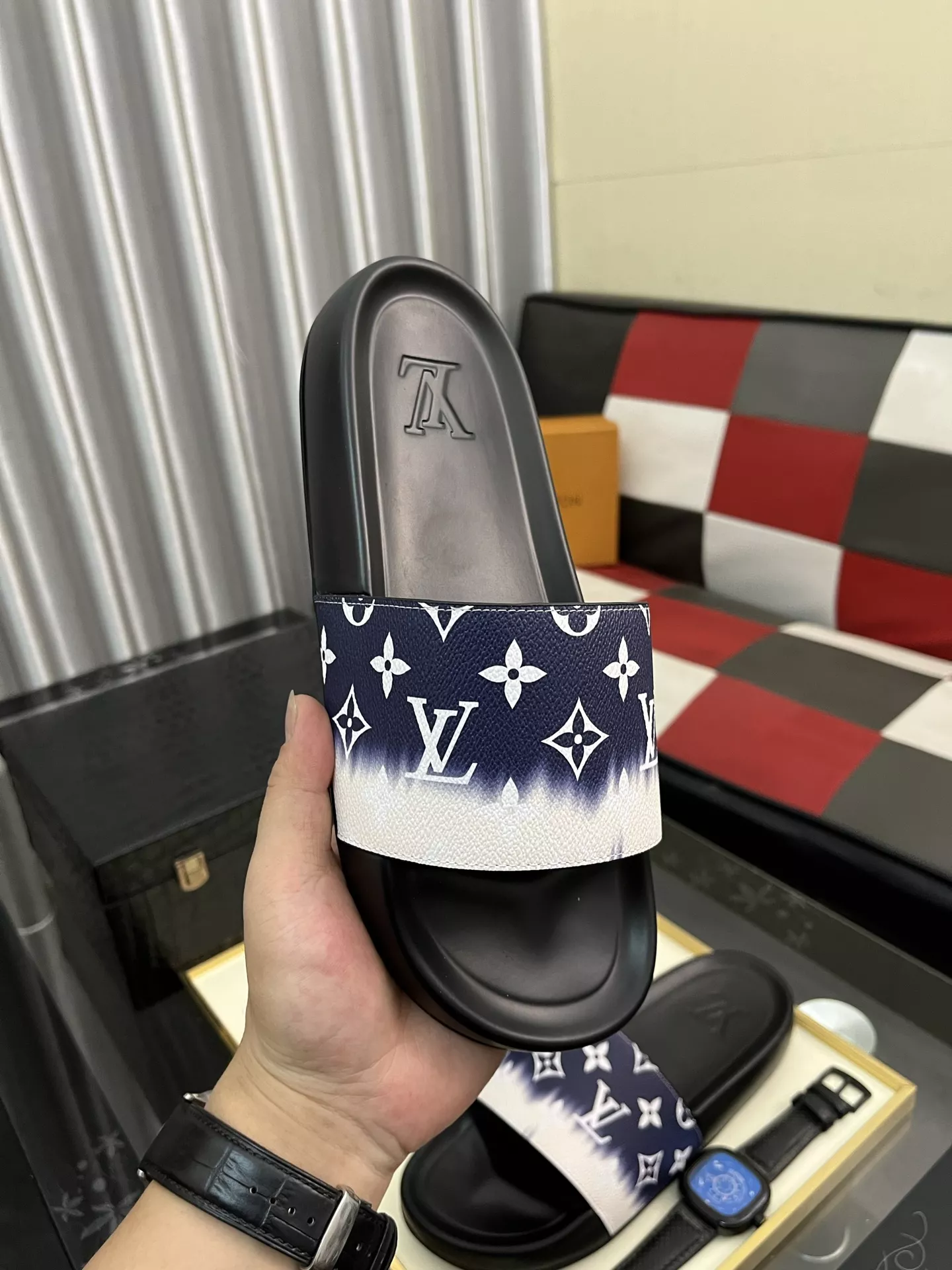 Bold 853 Louis Vuitton Slippers For Men