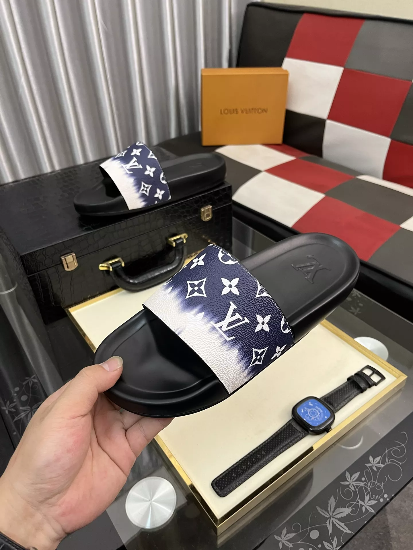 Bold 853 Louis Vuitton Slippers For Men