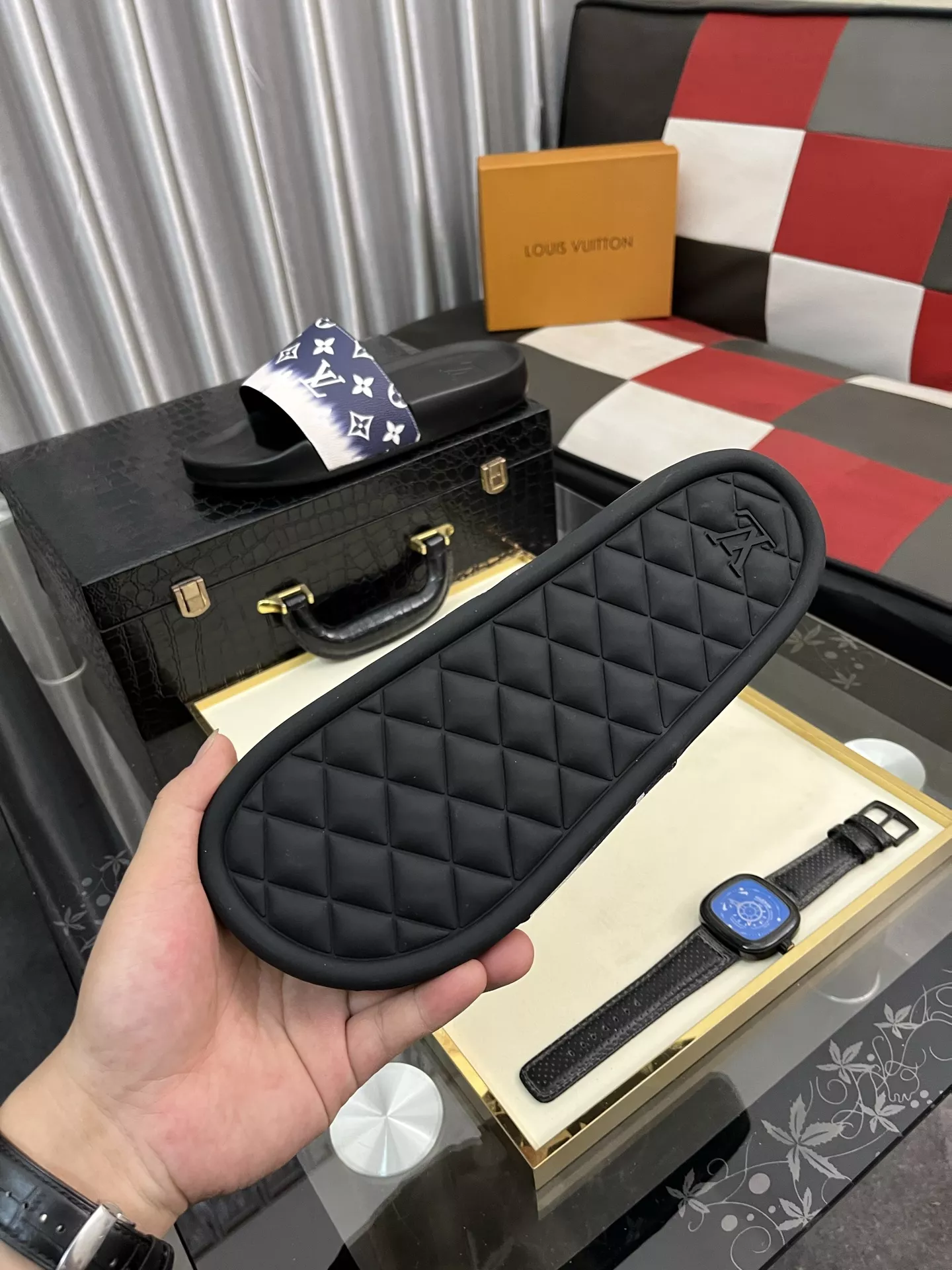 Bold 853 Louis Vuitton Slippers For Men