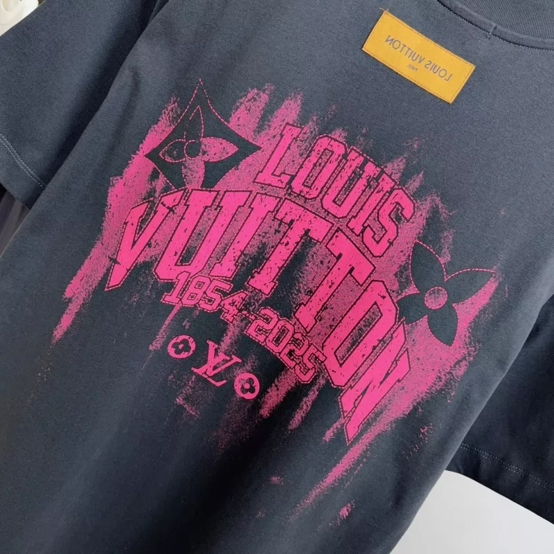 Bold 8561 Louis Vuitton LV T-Shirts Short Sleeved For Unisex