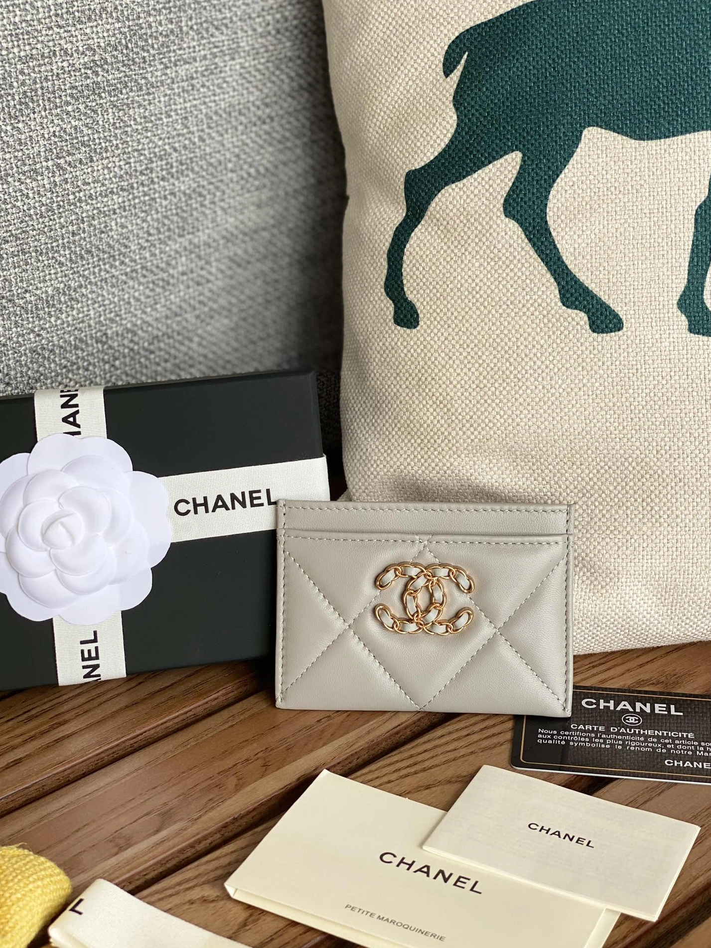 Bold 8573 Chanel Card Case