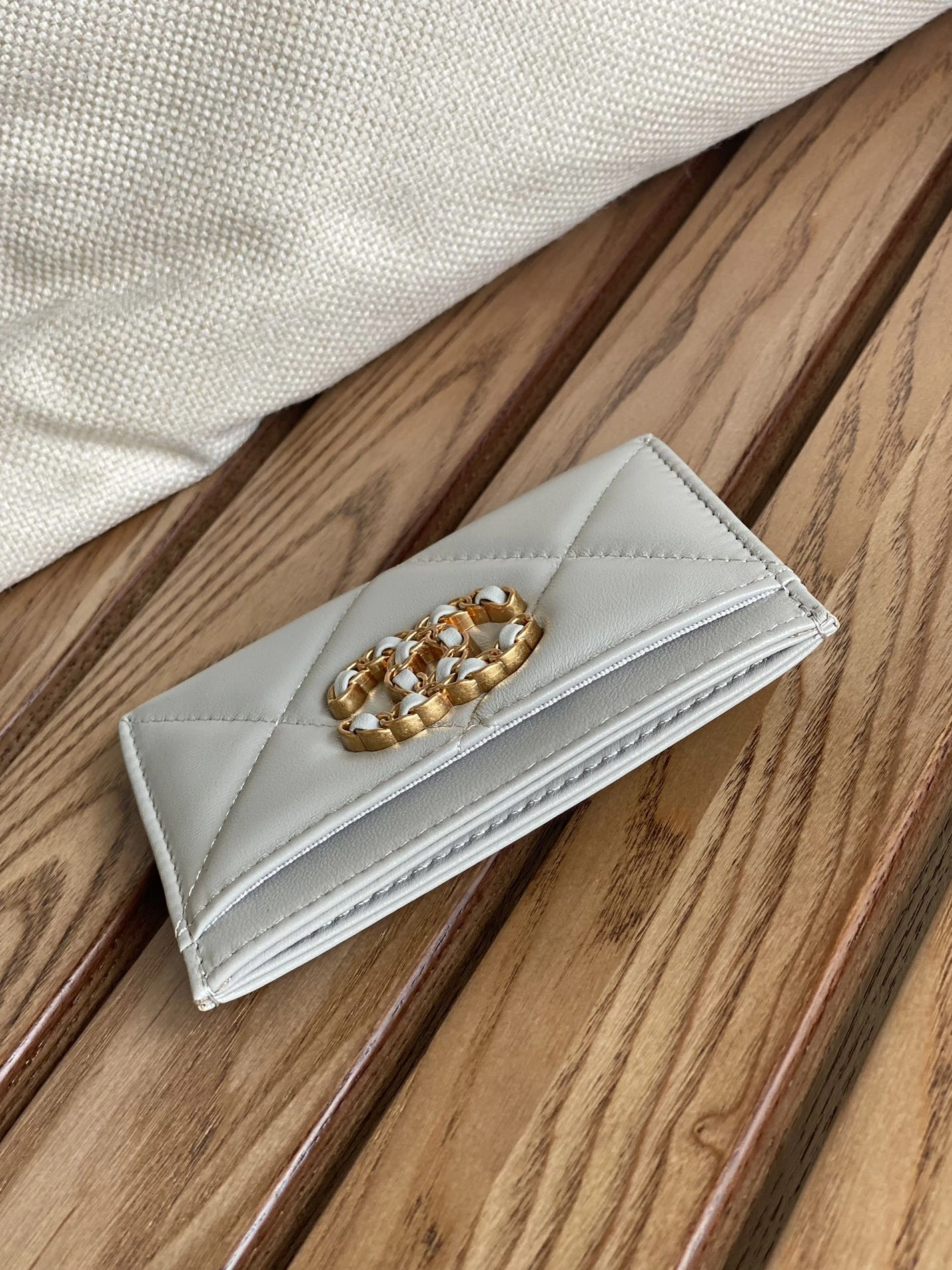 Bold 8573 Chanel Card Case