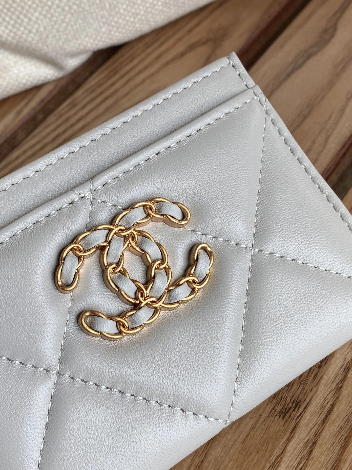 Bold 8573 Chanel Card Case