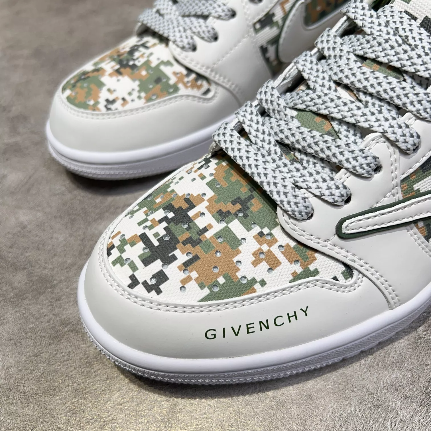 Bold 8646 Givenchy Casual Shoes For Men