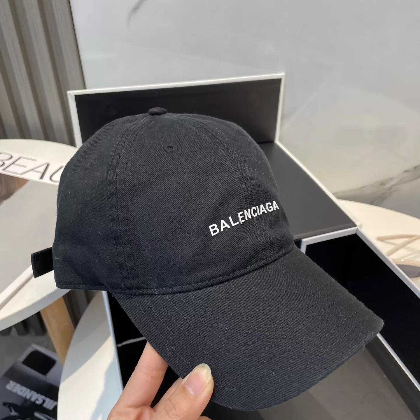 Bold 8710 Balenciaga Caps
