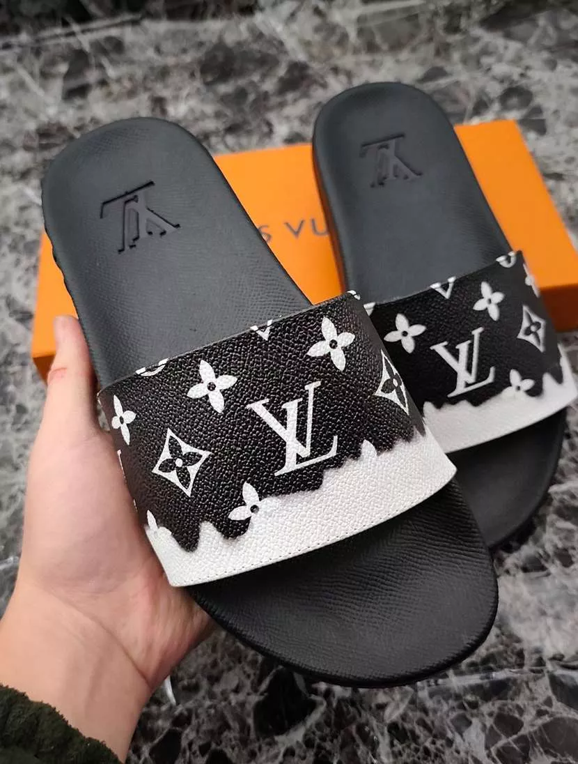 Bold 8932 Louis Vuitton Slippers For Men