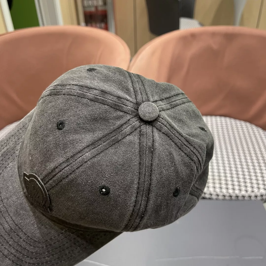 Bold 931 Moncler Caps