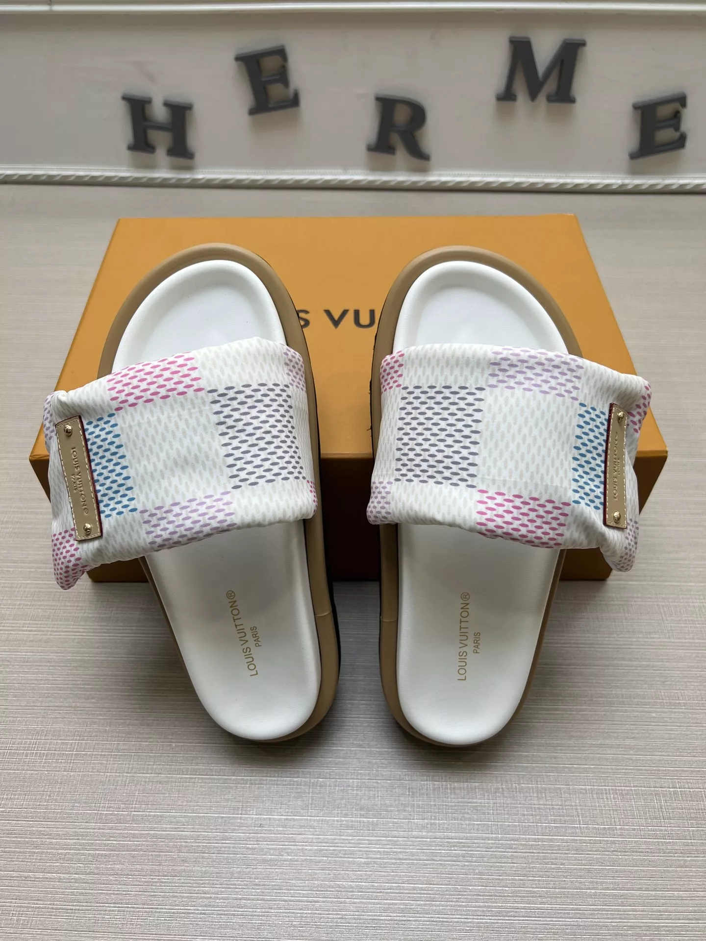 Bold 9919 Louis Vuitton Slippers For Men