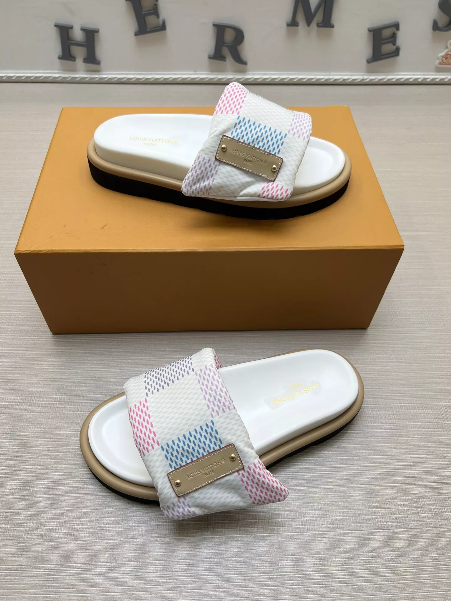 Bold 9919 Louis Vuitton Slippers For Men