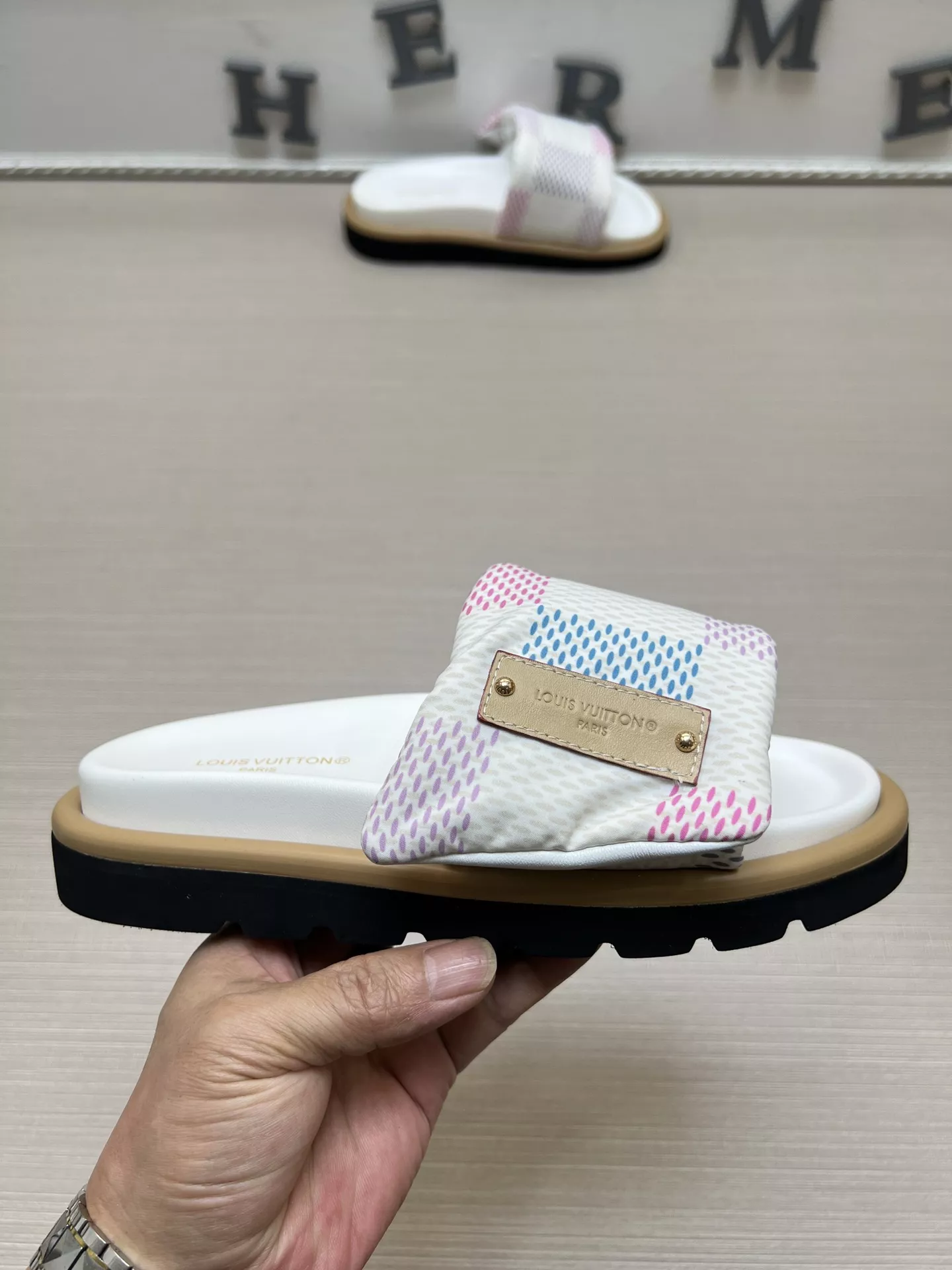 Bold 9919 Louis Vuitton Slippers For Men
