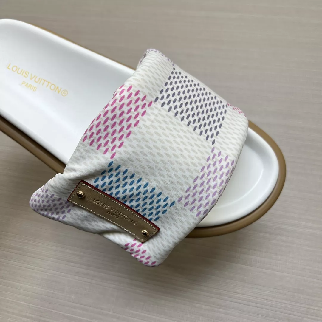 Bold 9919 Louis Vuitton Slippers For Men