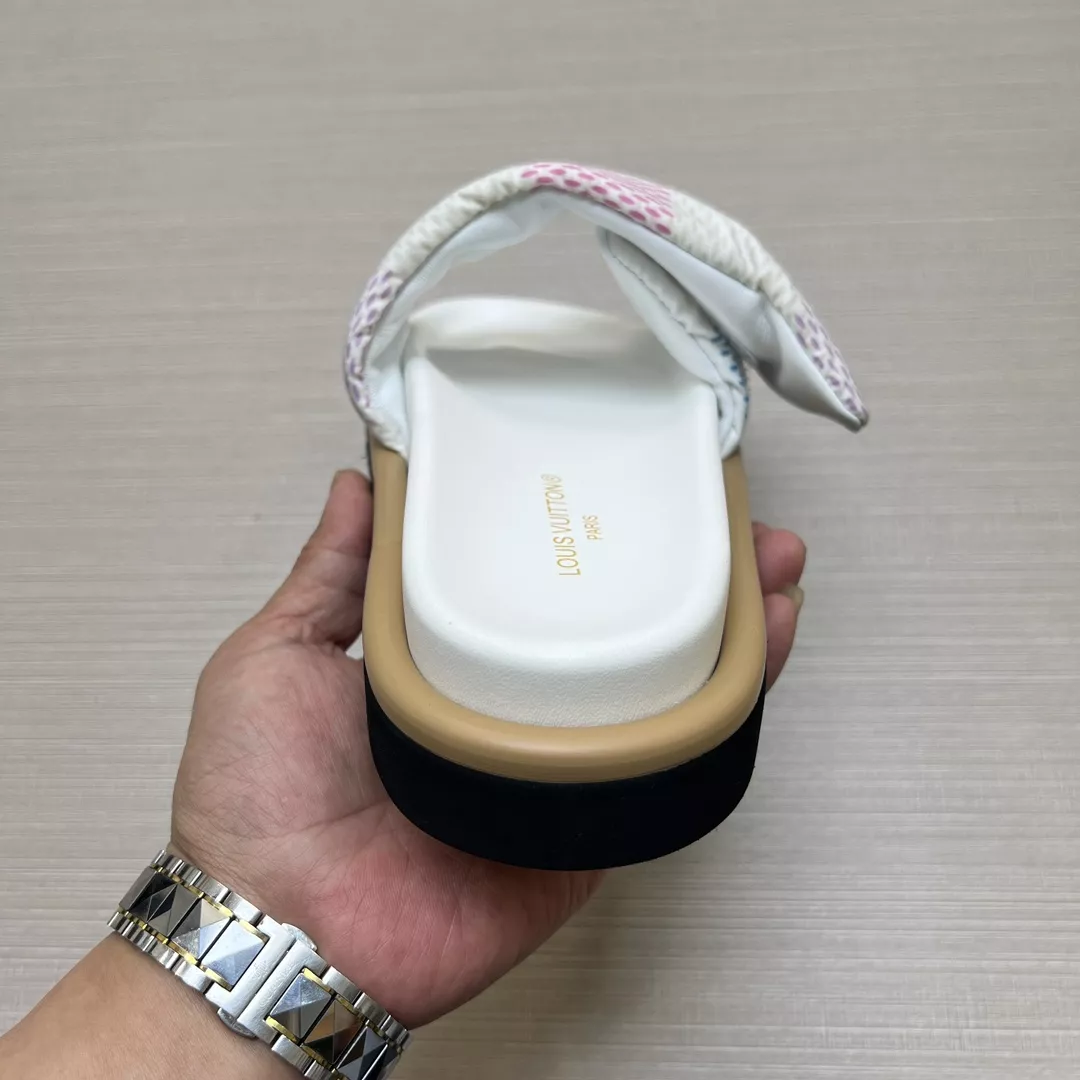 Bold 9919 Louis Vuitton Slippers For Men
