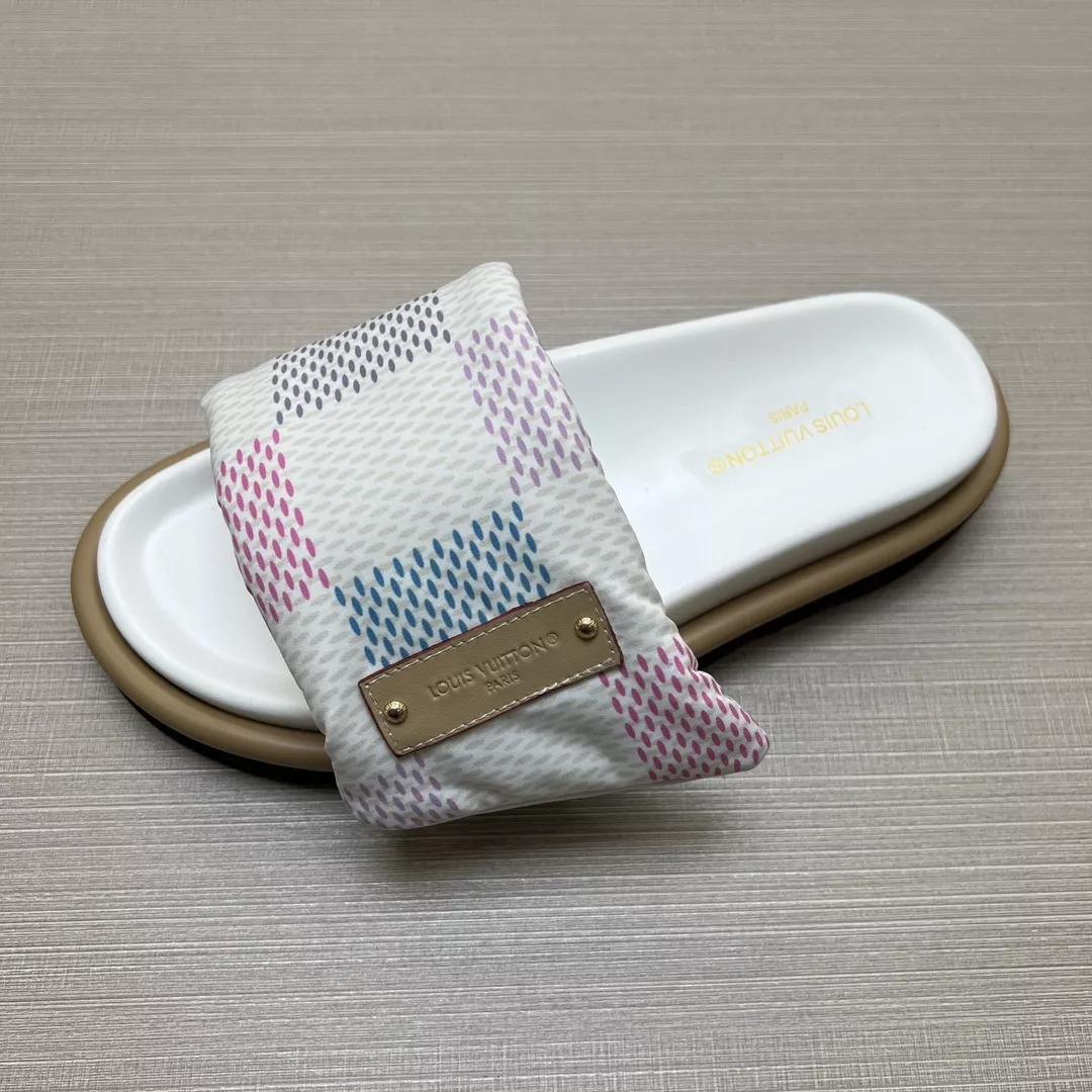 Bold 9919 Louis Vuitton Slippers For Men