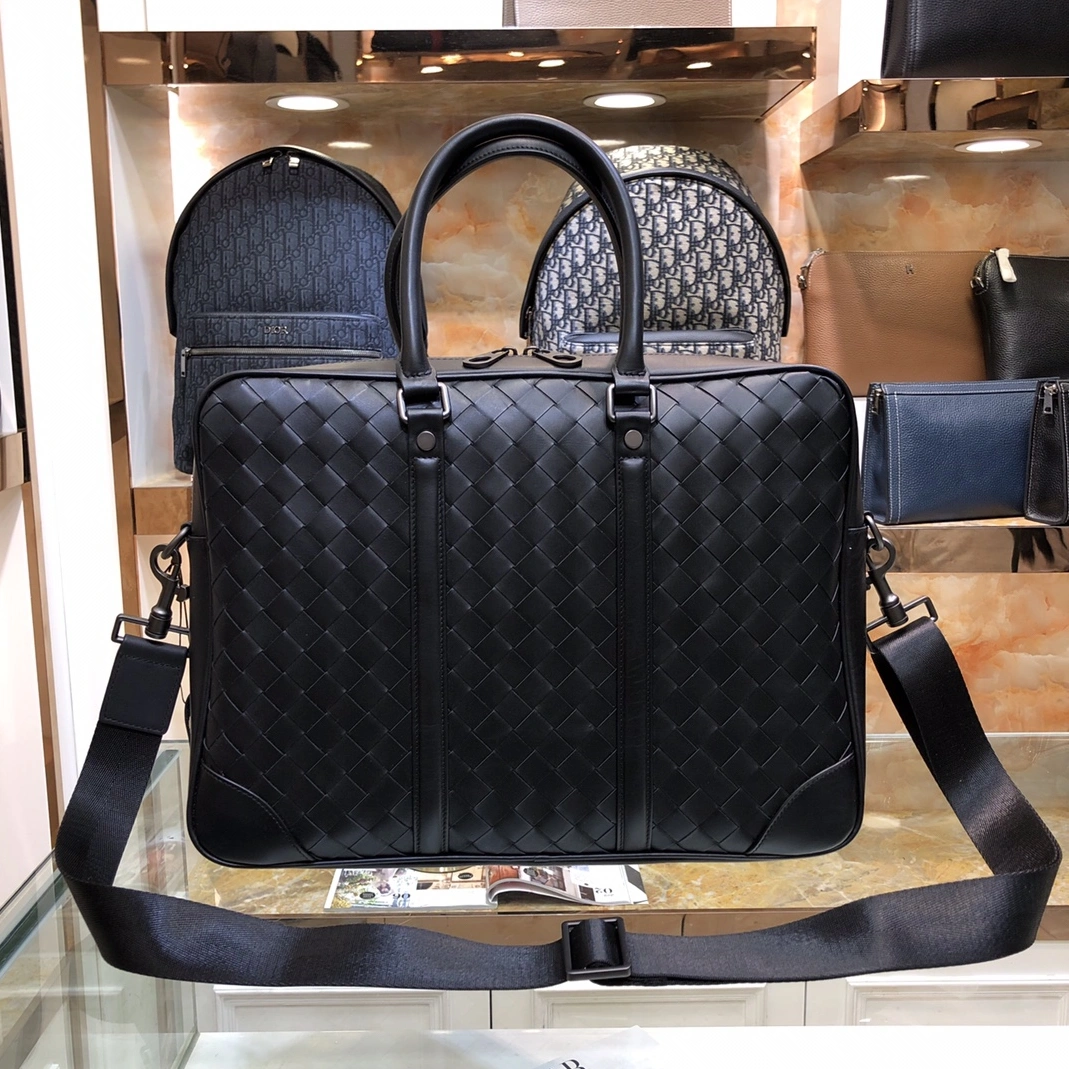 Bottega Veneta AAA Man Handbags Compact 3835