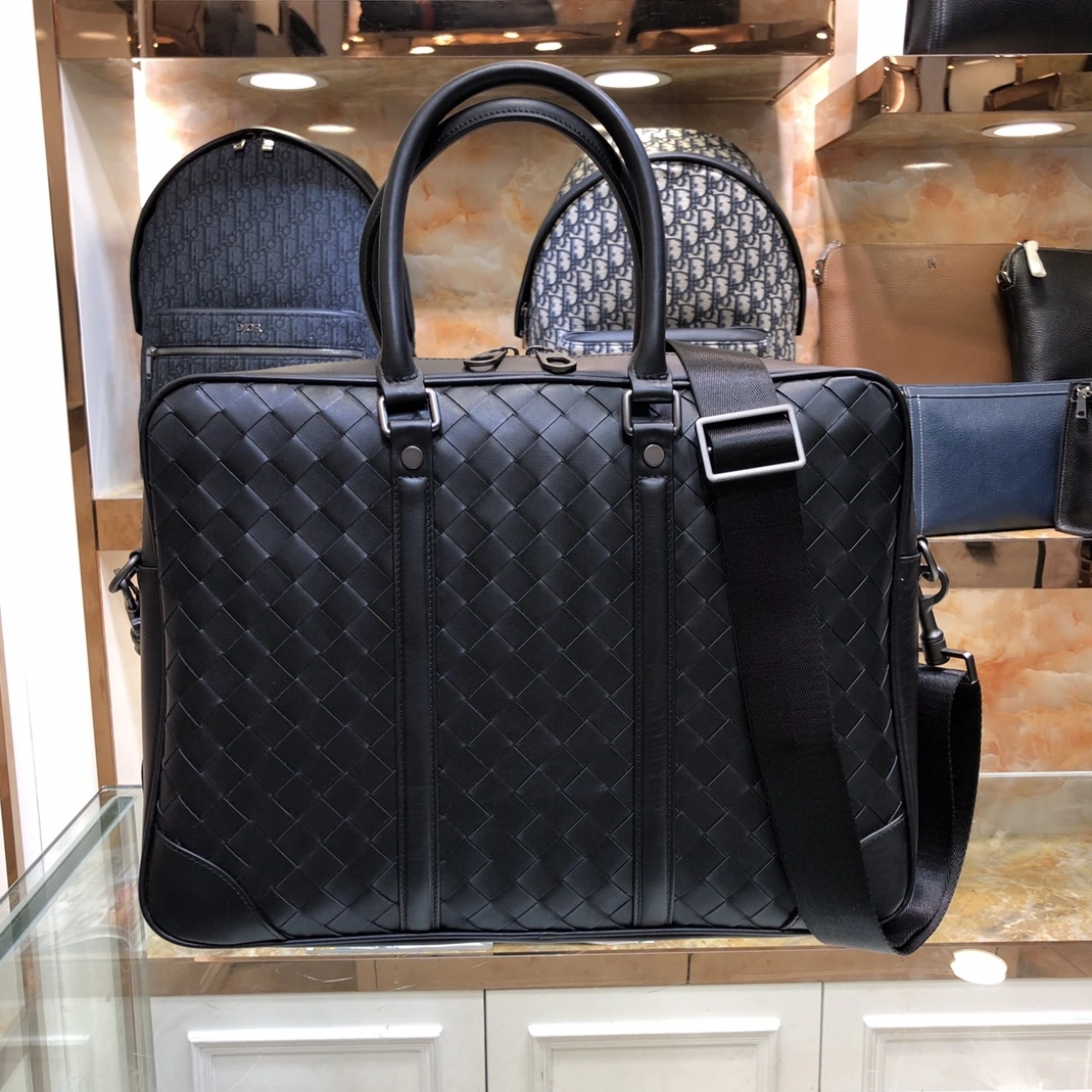 Bottega Veneta AAA Man Handbags Compact 3835